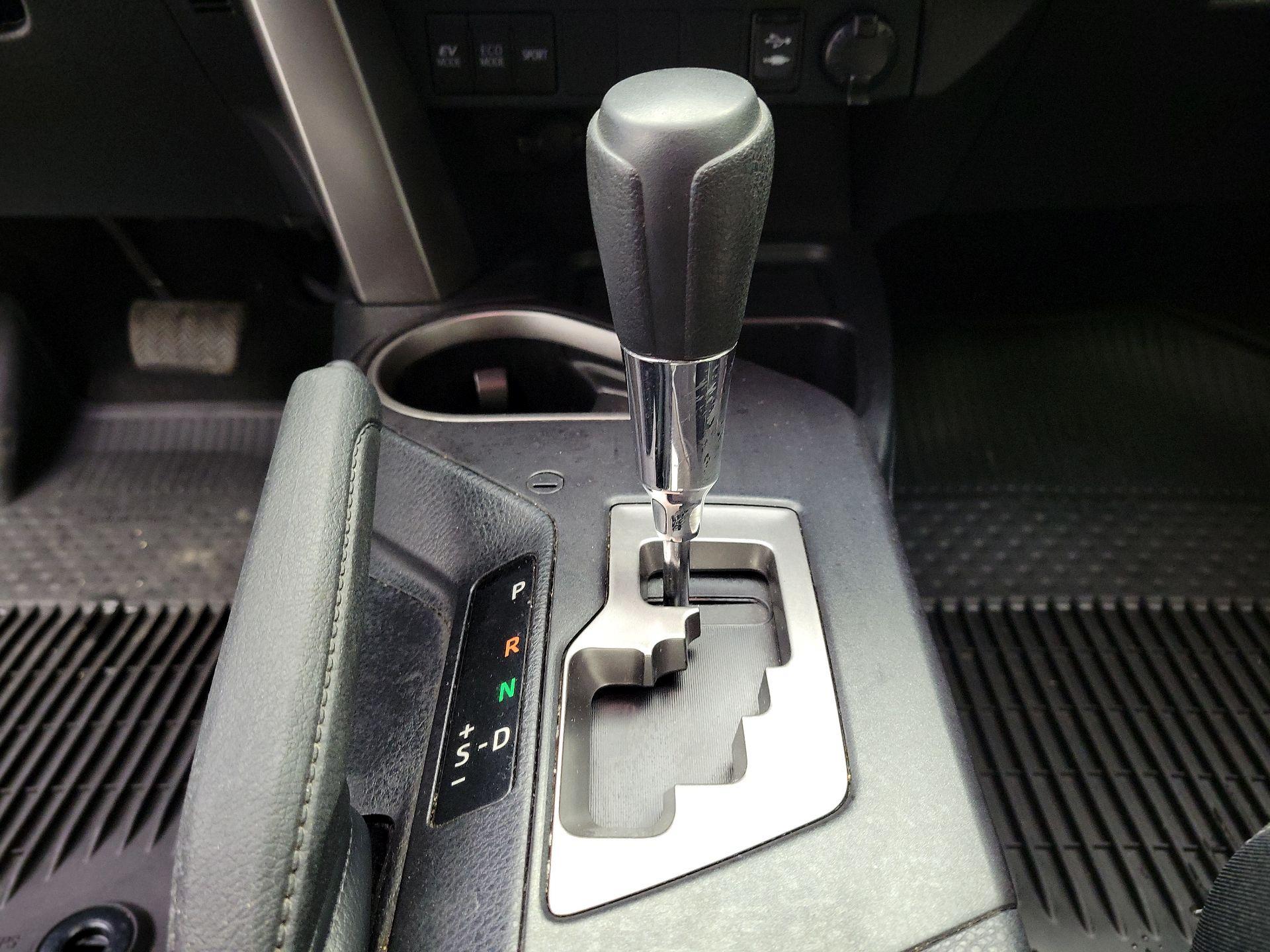 Thumbnail: 2018 Toyota RAV4 - 16