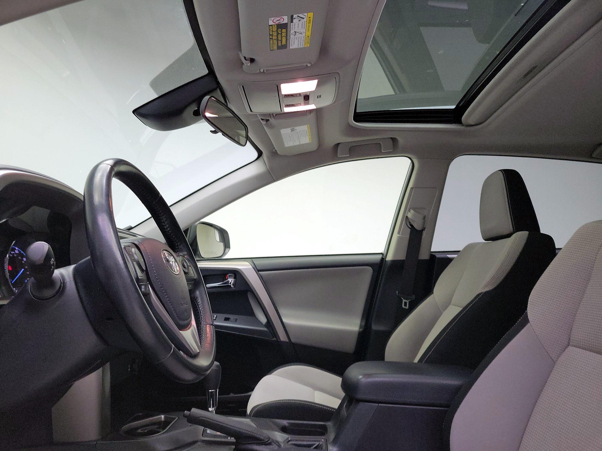 Thumbnail: 2018 Toyota RAV4 - 18