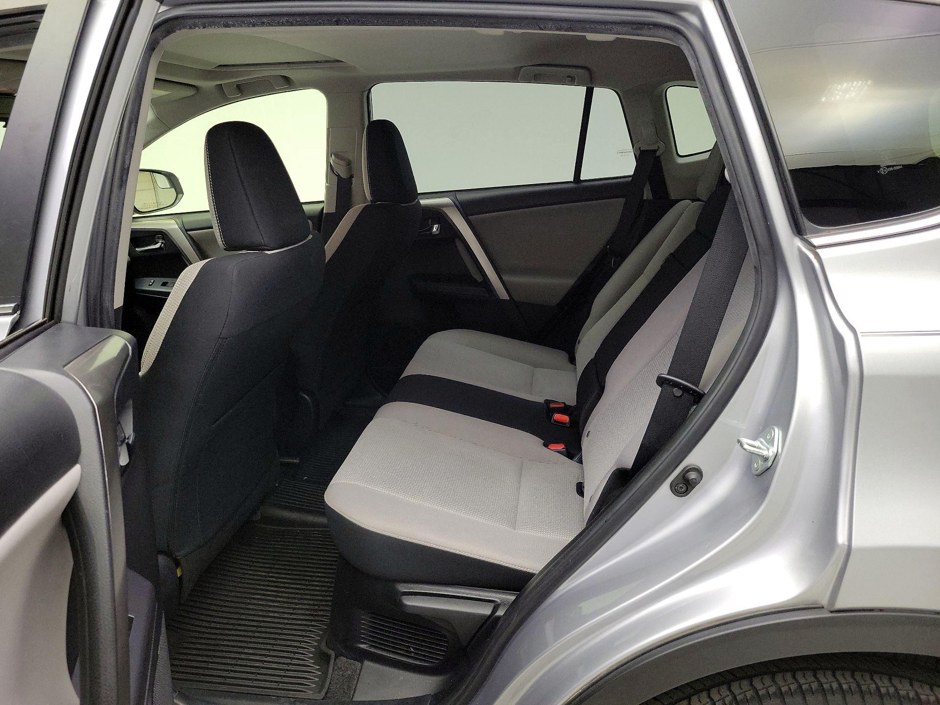 Thumbnail: 2018 Toyota RAV4 - 19