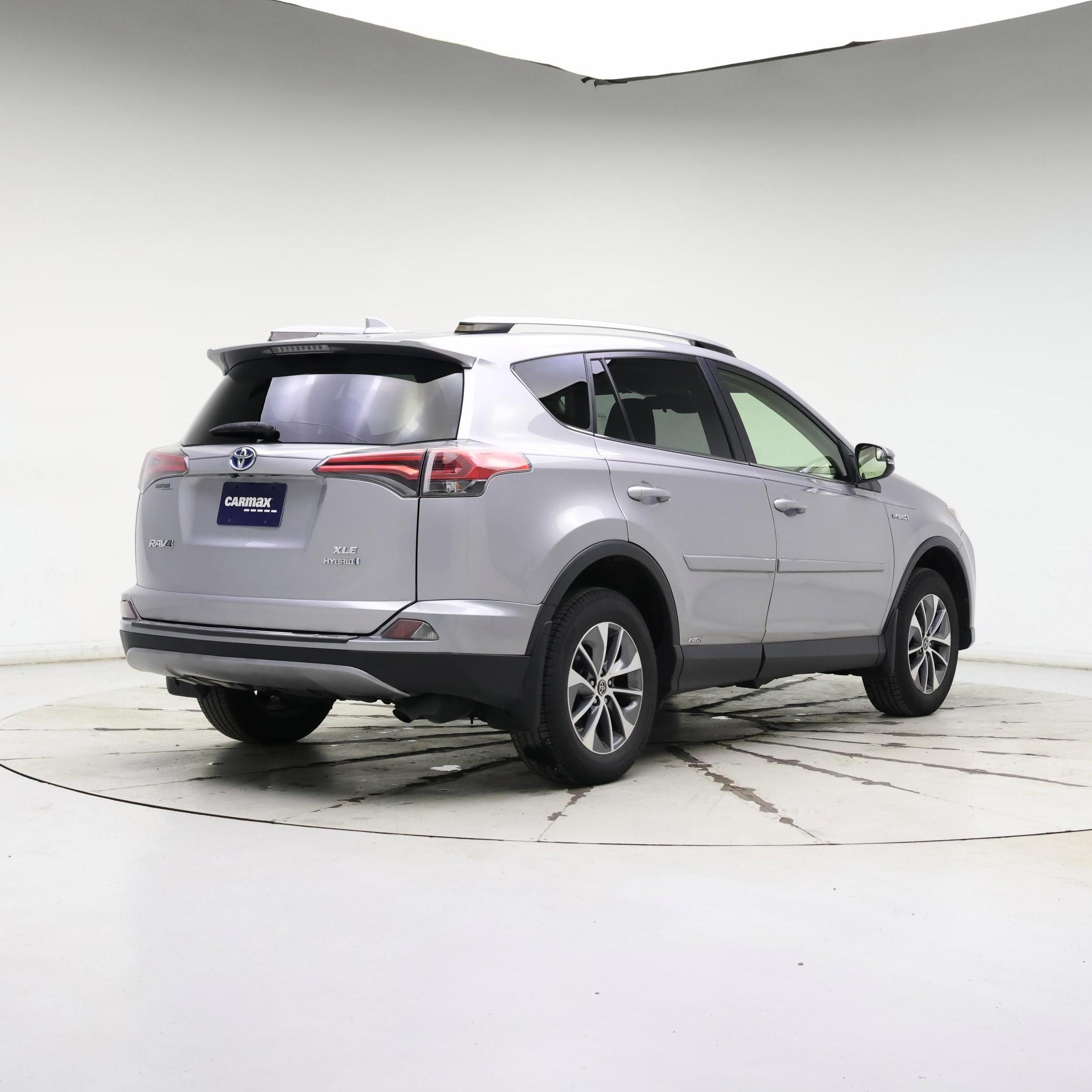 Thumbnail: 2018 Toyota RAV4 - 8