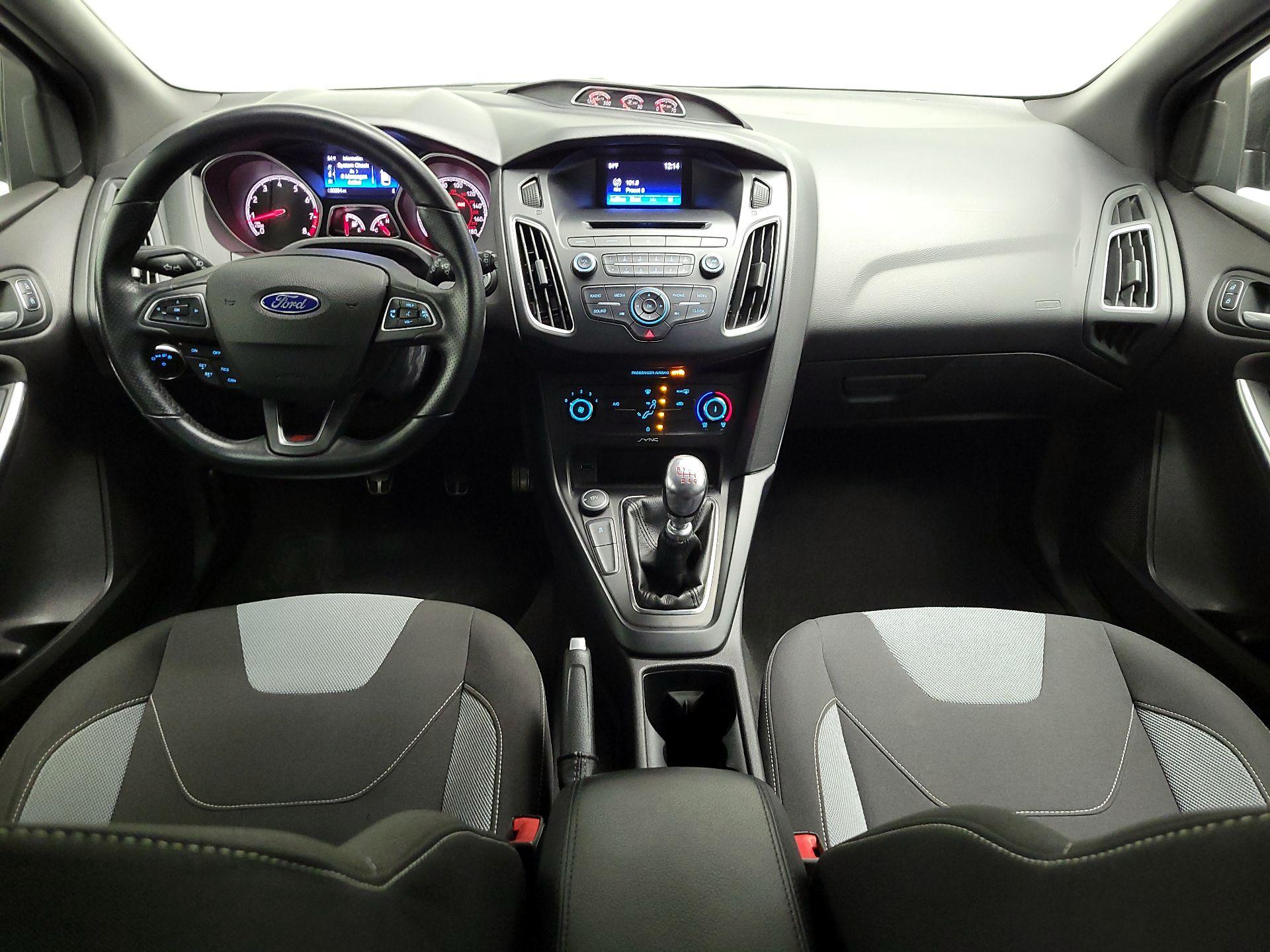 Thumbnail: 2015 Ford Focus - 9