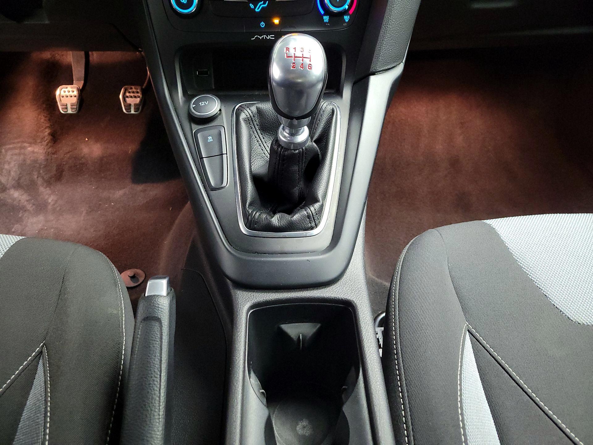 Thumbnail: 2015 Ford Focus - 16