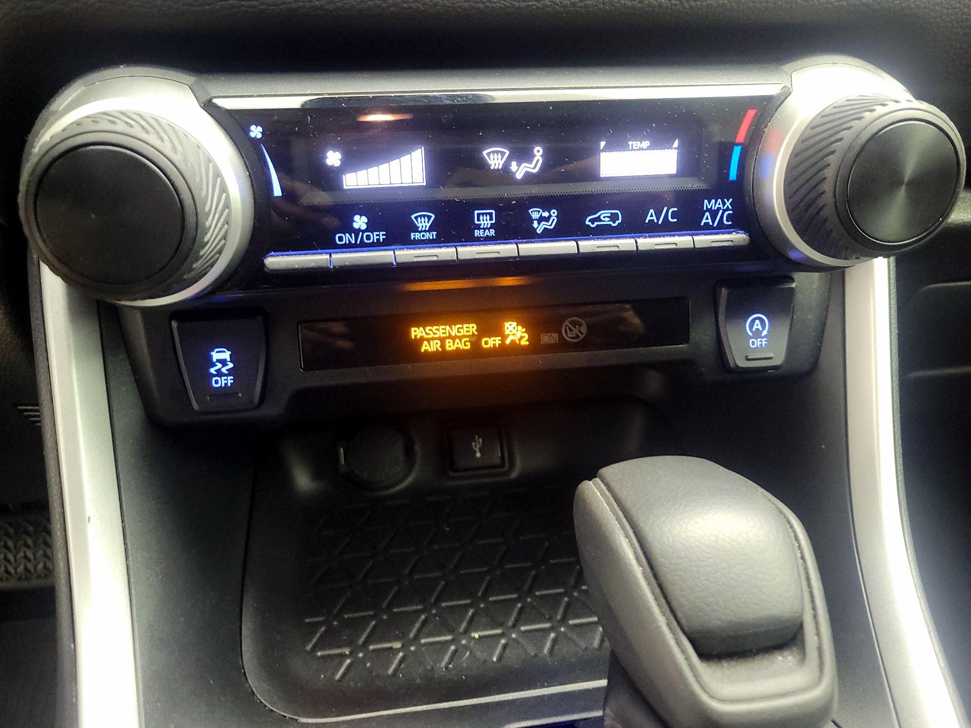 Thumbnail: 2020 Toyota RAV4 - 16