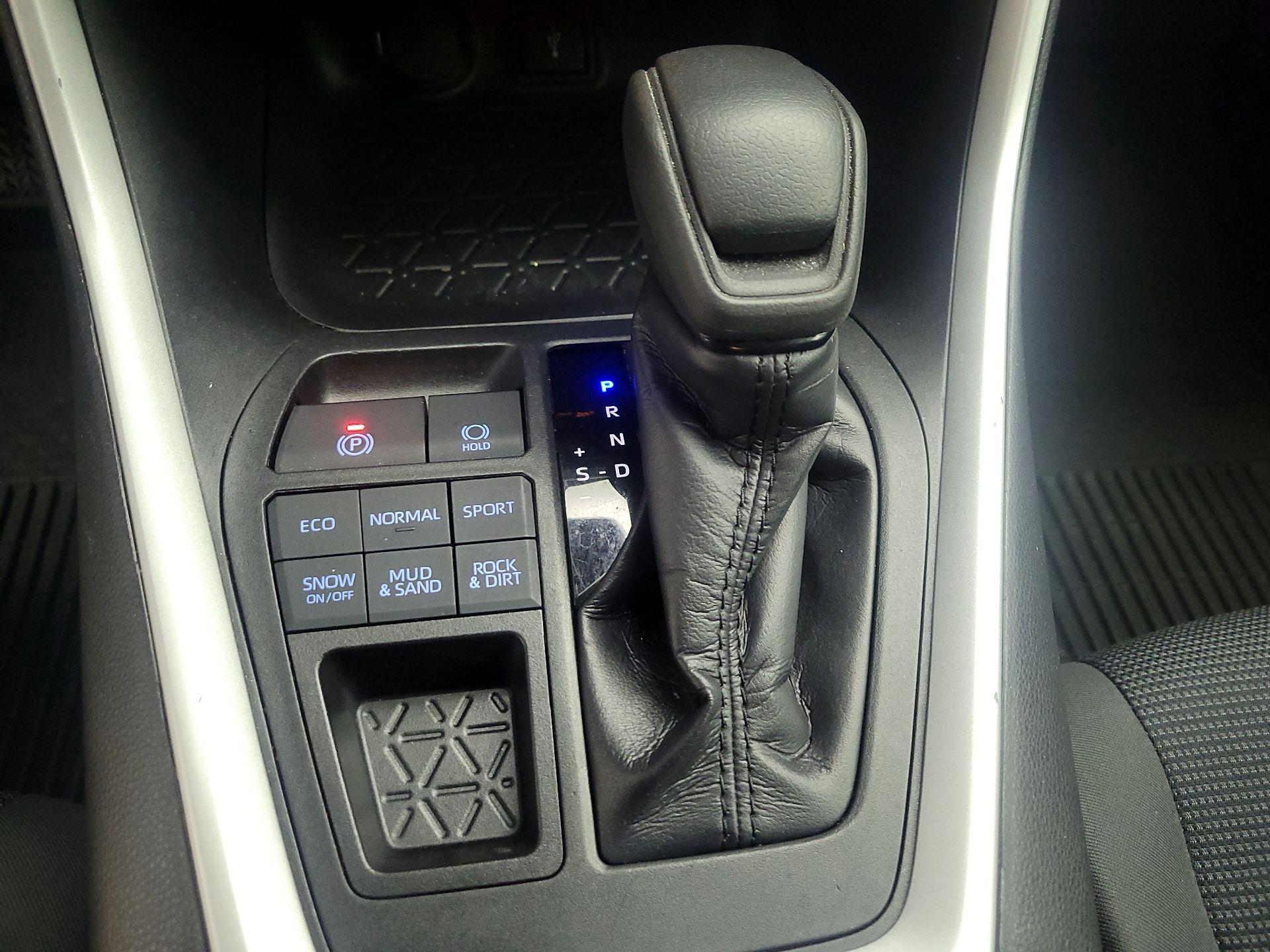 Thumbnail: 2020 Toyota RAV4 - 17