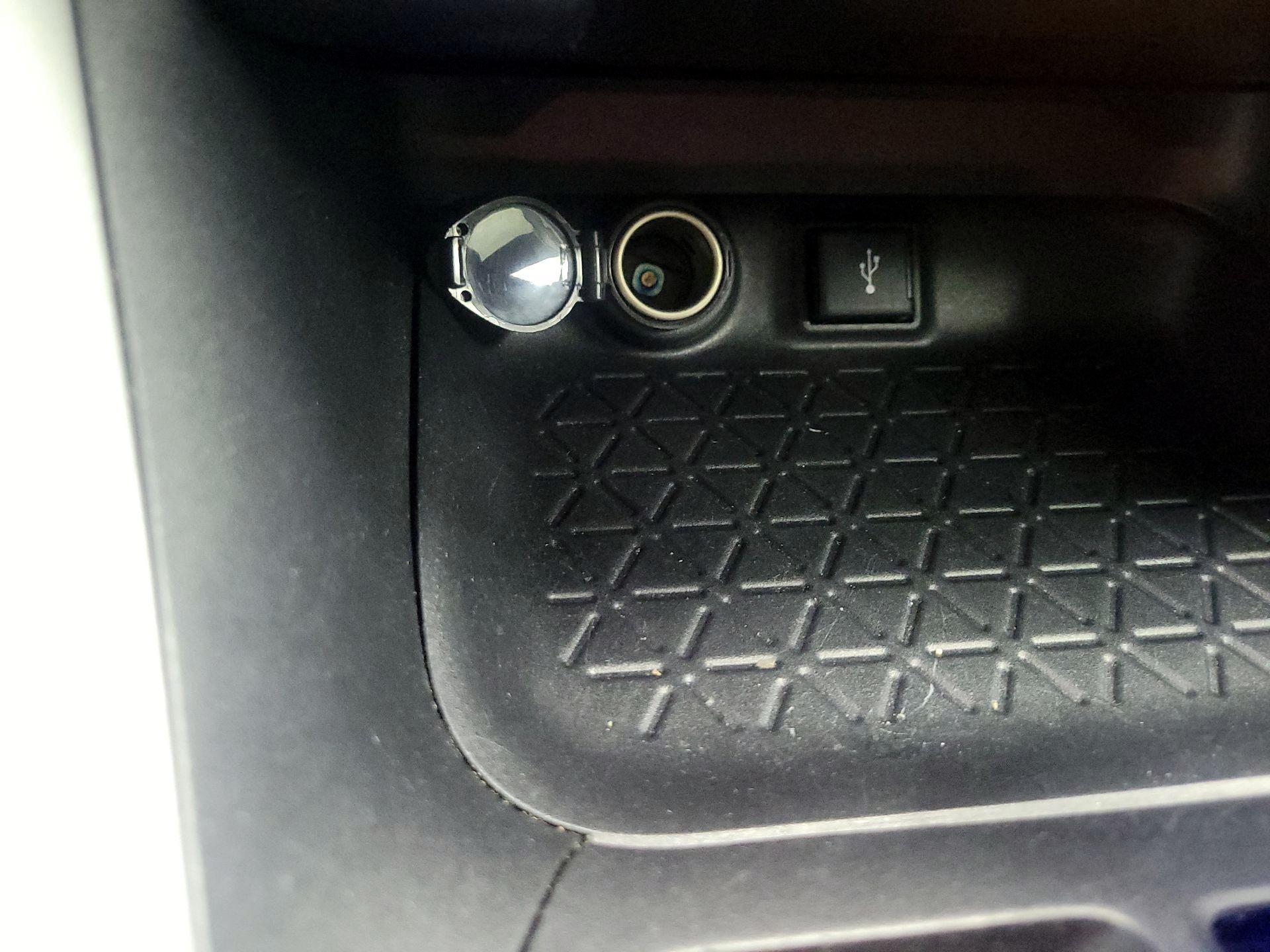 Thumbnail: 2020 Toyota RAV4 - 18