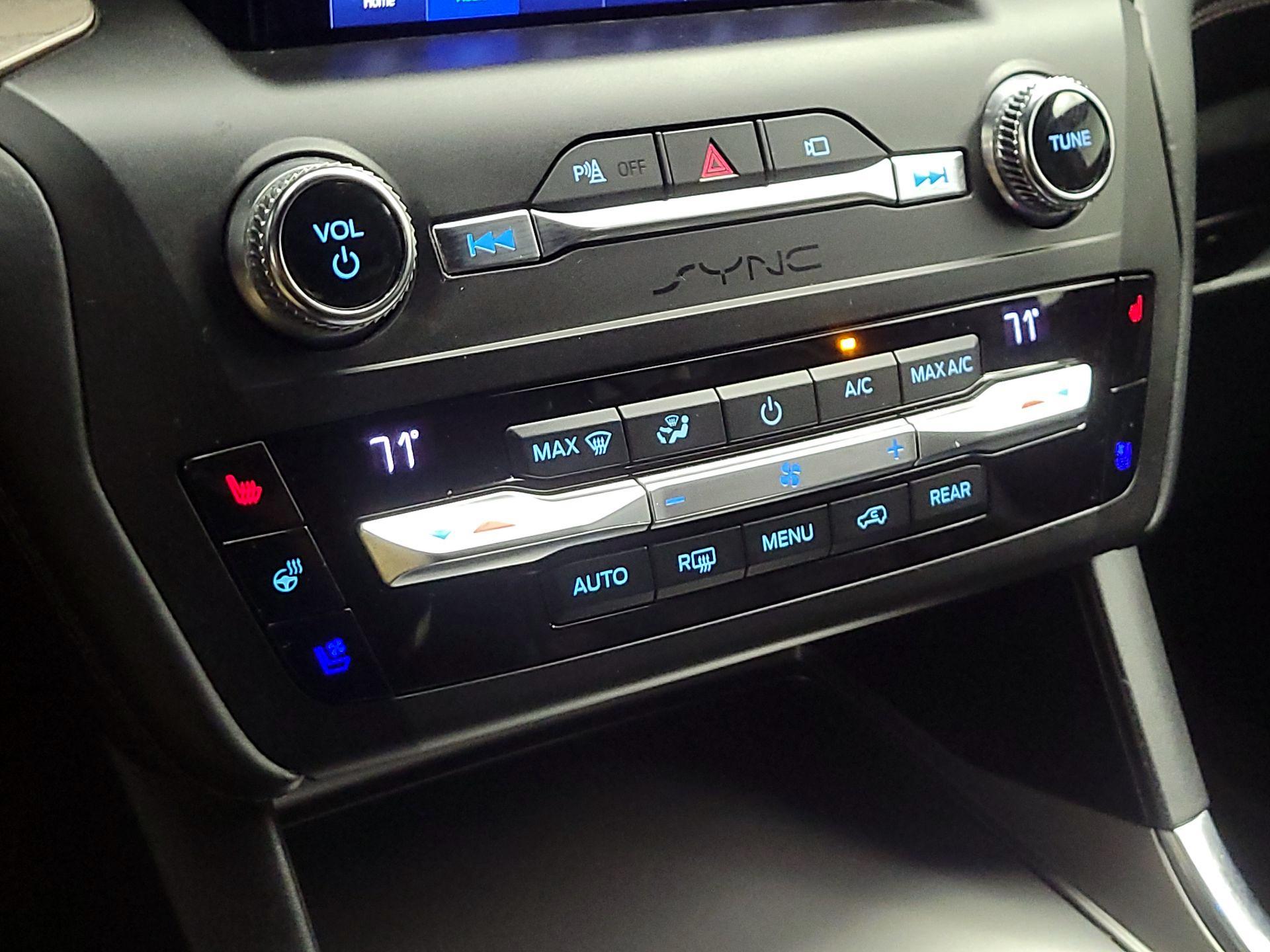 Thumbnail: 2020 Ford Explorer - 17