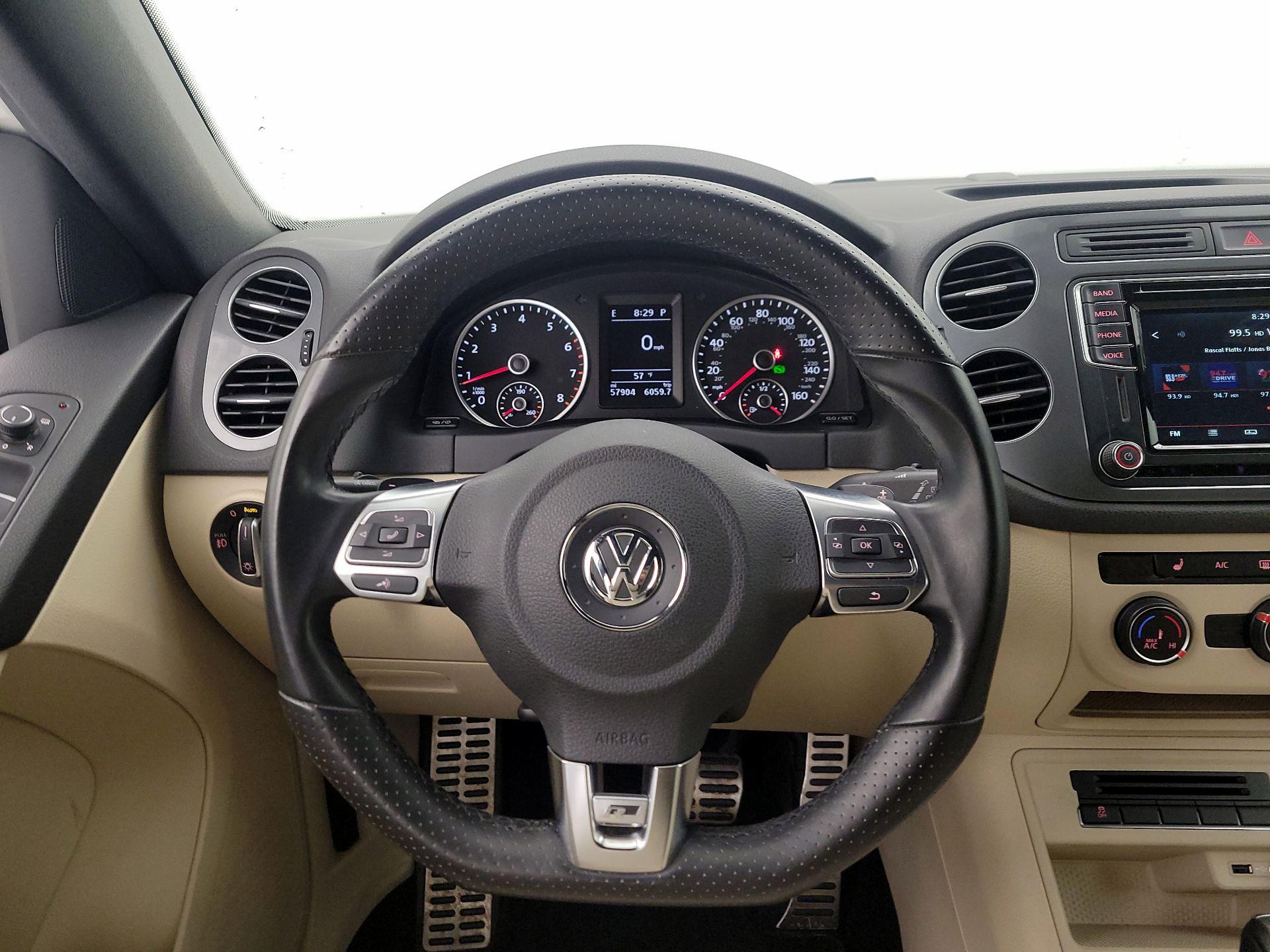 Thumbnail: 2016 Volkswagen Tiguan - 10