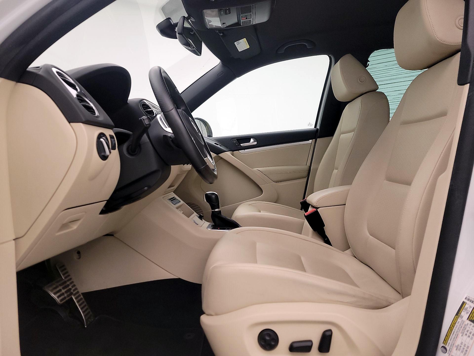 Thumbnail: 2016 Volkswagen Tiguan - 11