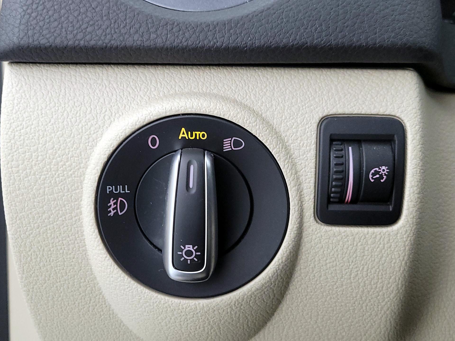 Thumbnail: 2016 Volkswagen Tiguan - 13