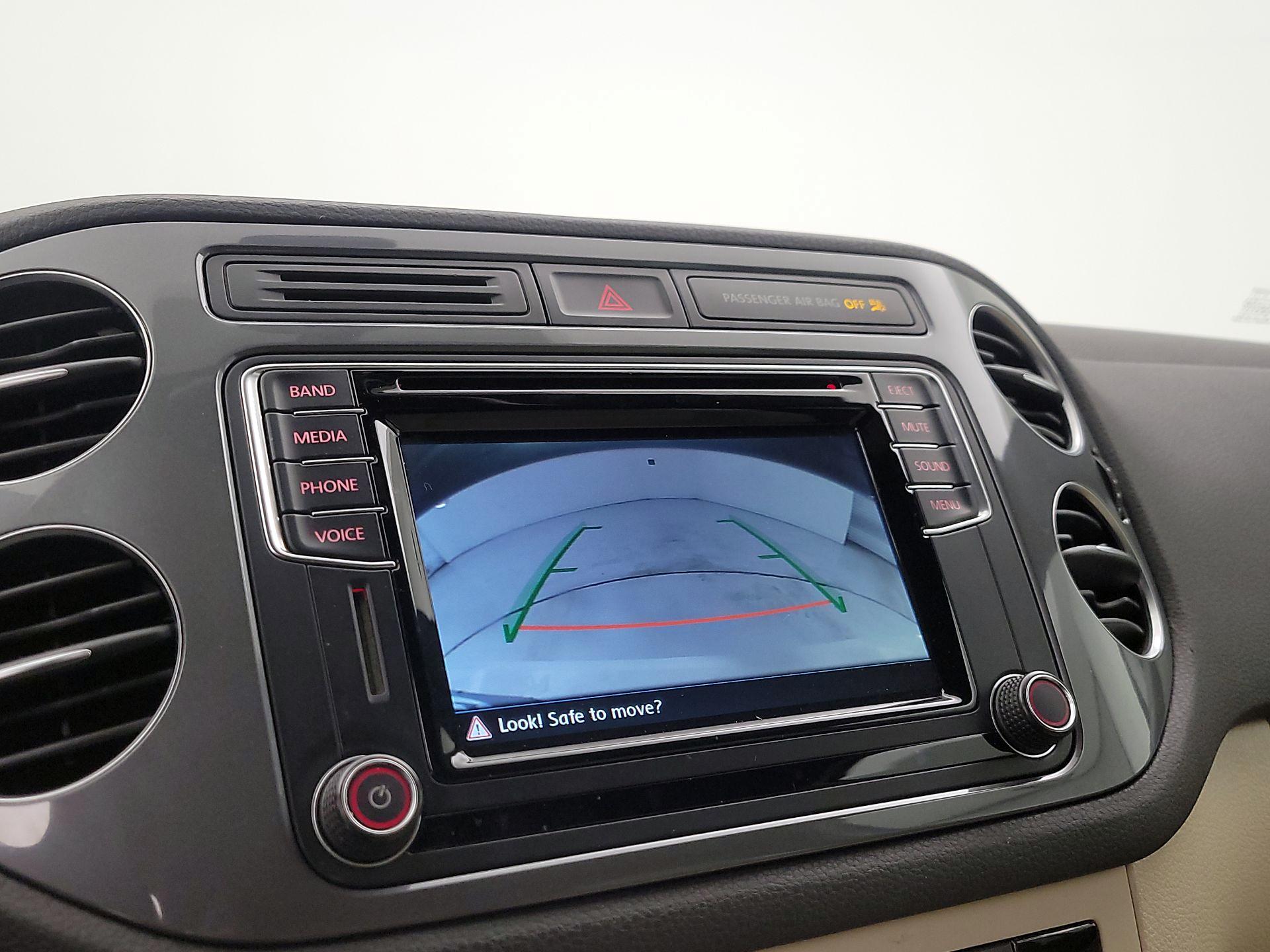 Thumbnail: 2016 Volkswagen Tiguan - 14