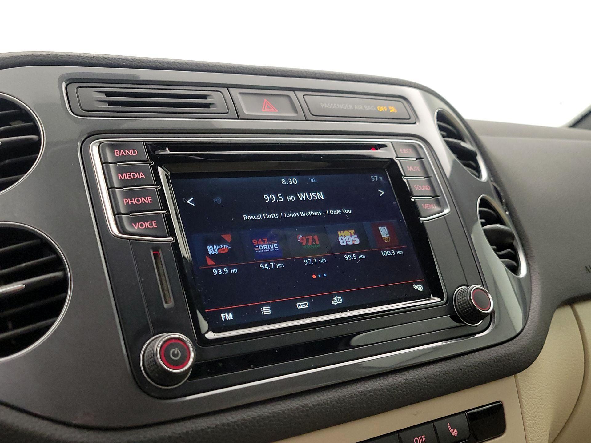 Thumbnail: 2016 Volkswagen Tiguan - 15