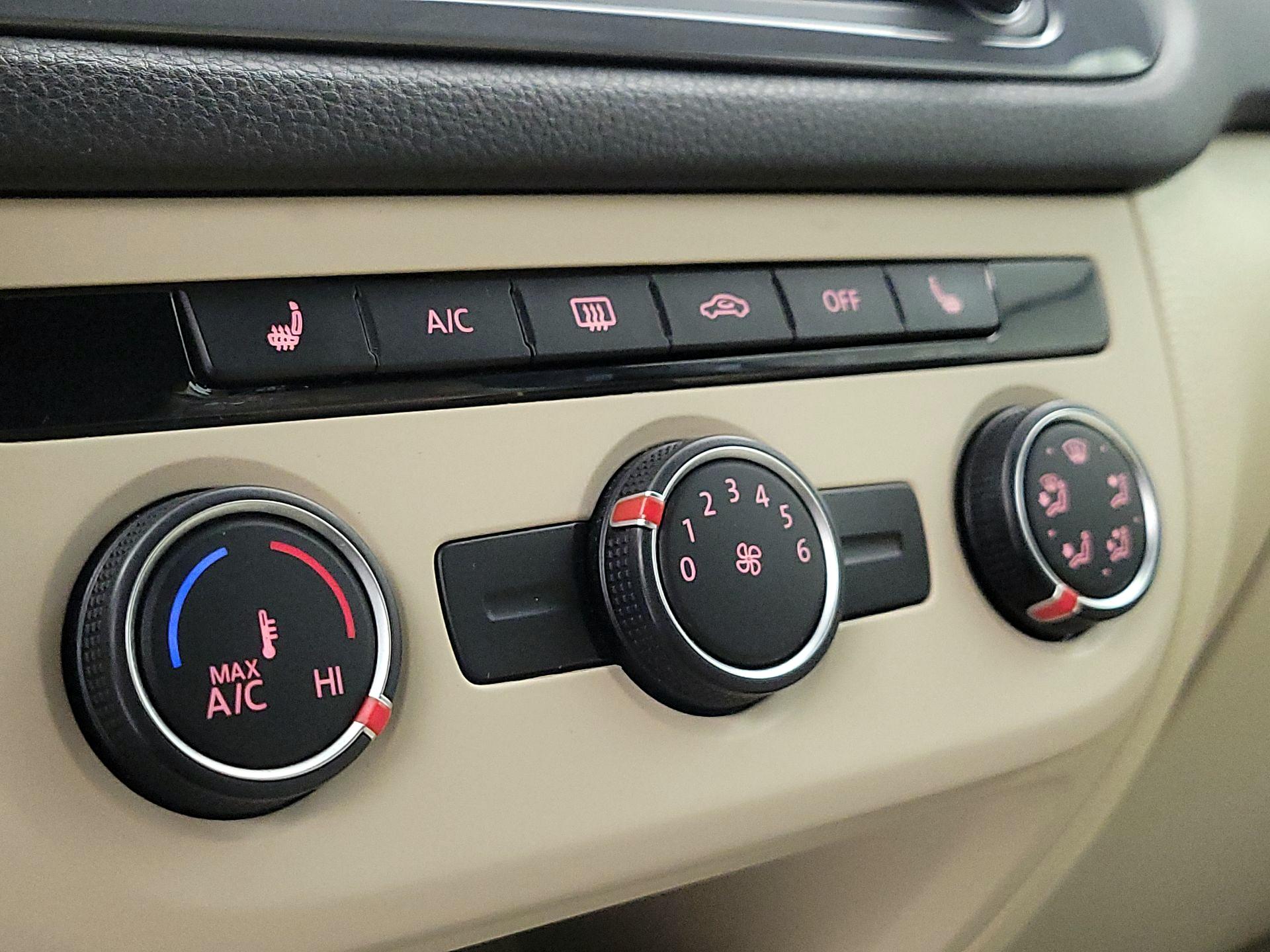 Thumbnail: 2016 Volkswagen Tiguan - 16