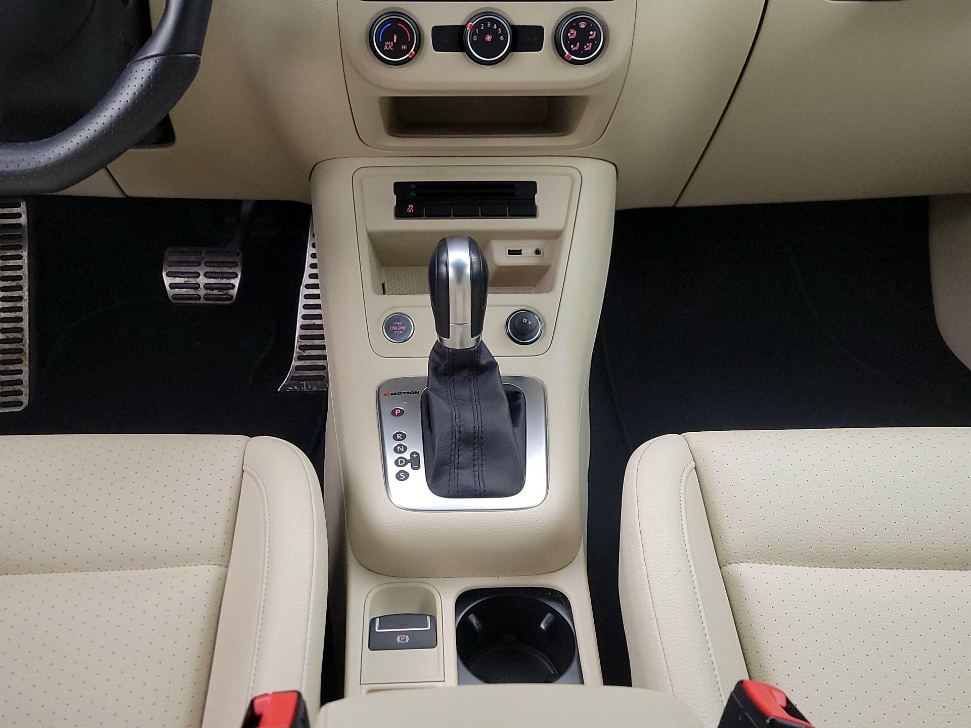 Thumbnail: 2016 Volkswagen Tiguan - 17