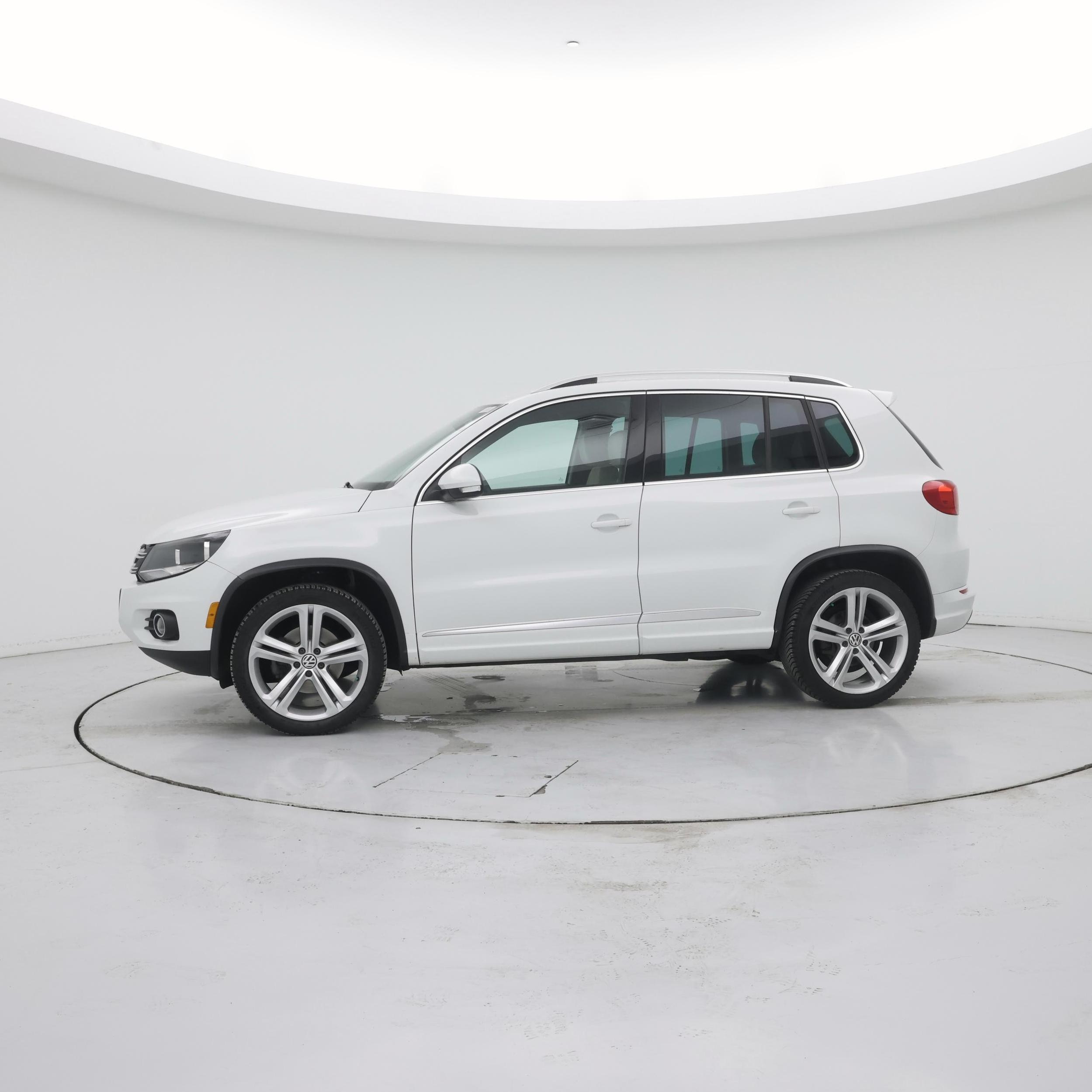 Thumbnail: 2016 Volkswagen Tiguan - 3