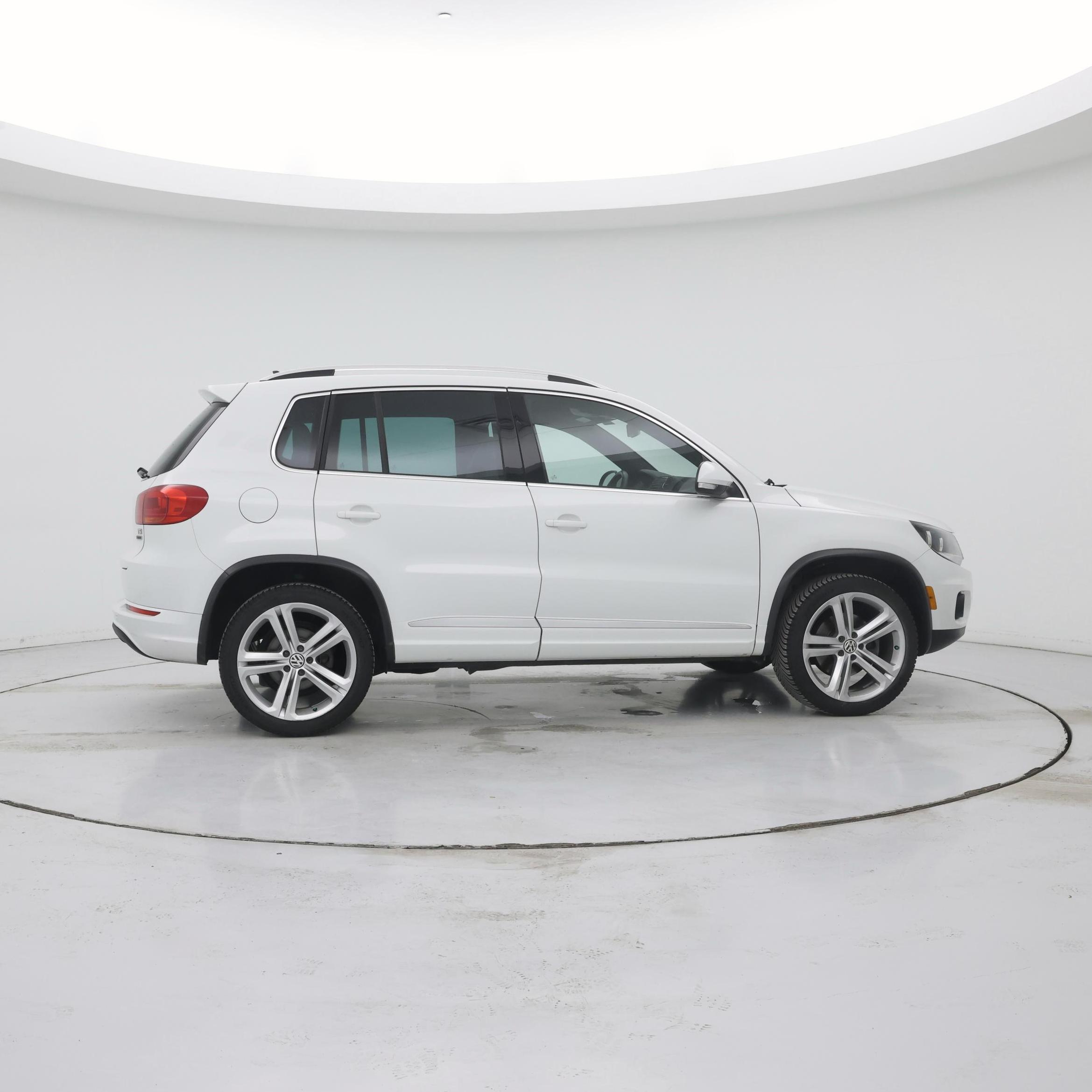 Thumbnail: 2016 Volkswagen Tiguan - 7