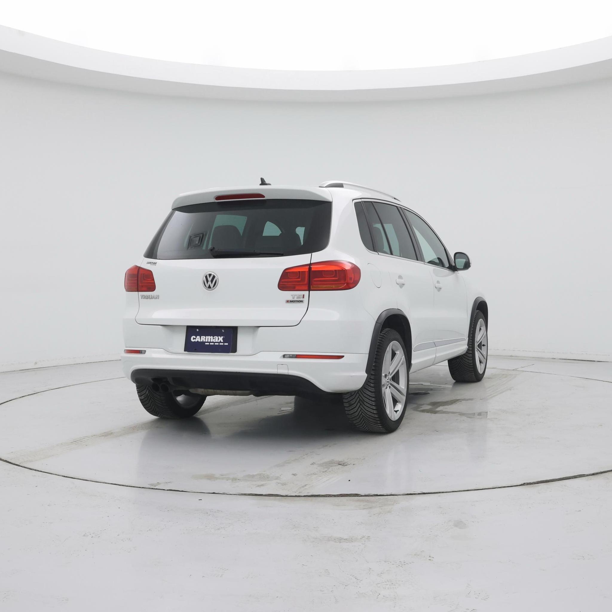 Thumbnail: 2016 Volkswagen Tiguan - 8