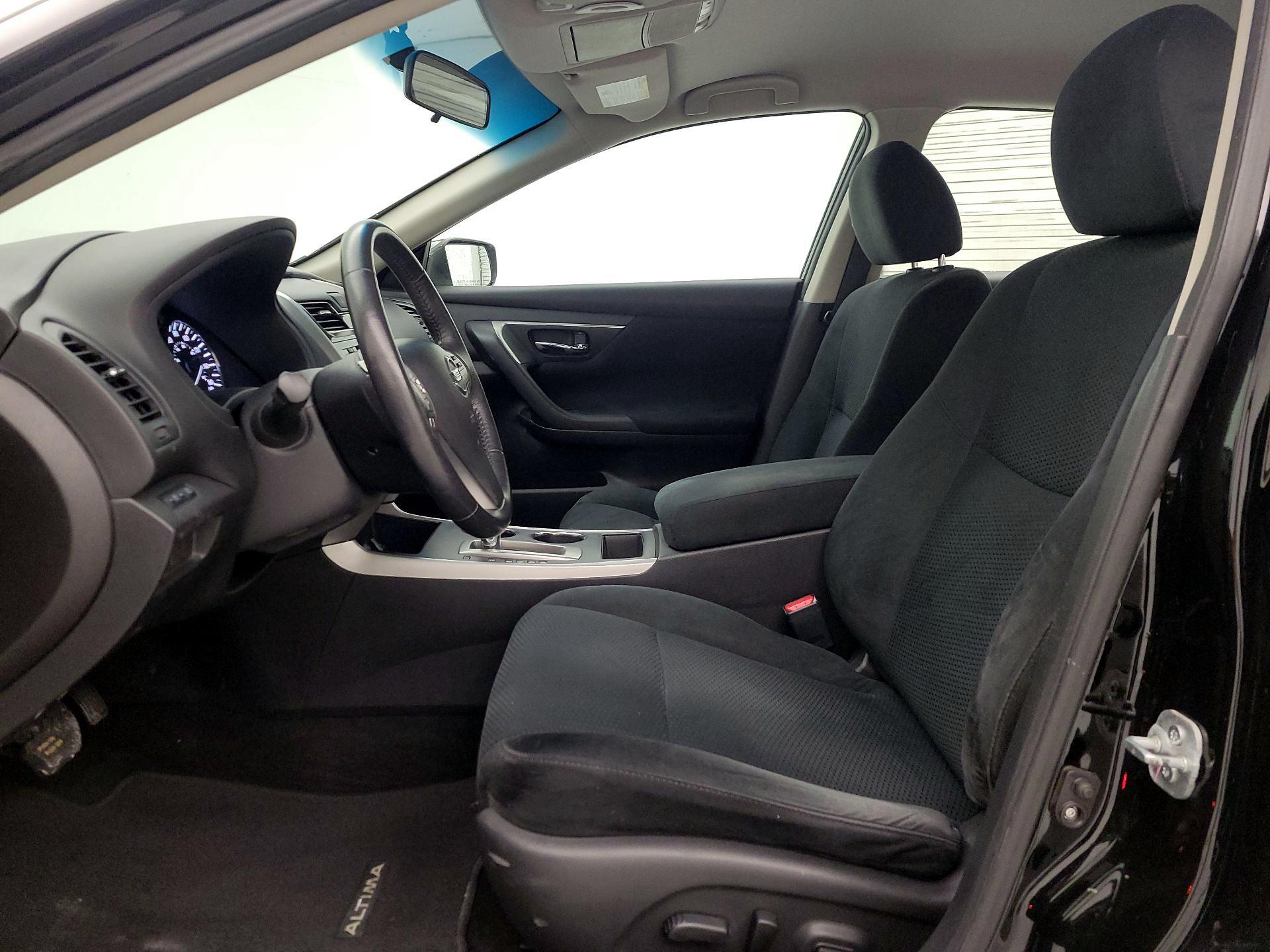 Thumbnail: 2015 Nissan Altima - 11