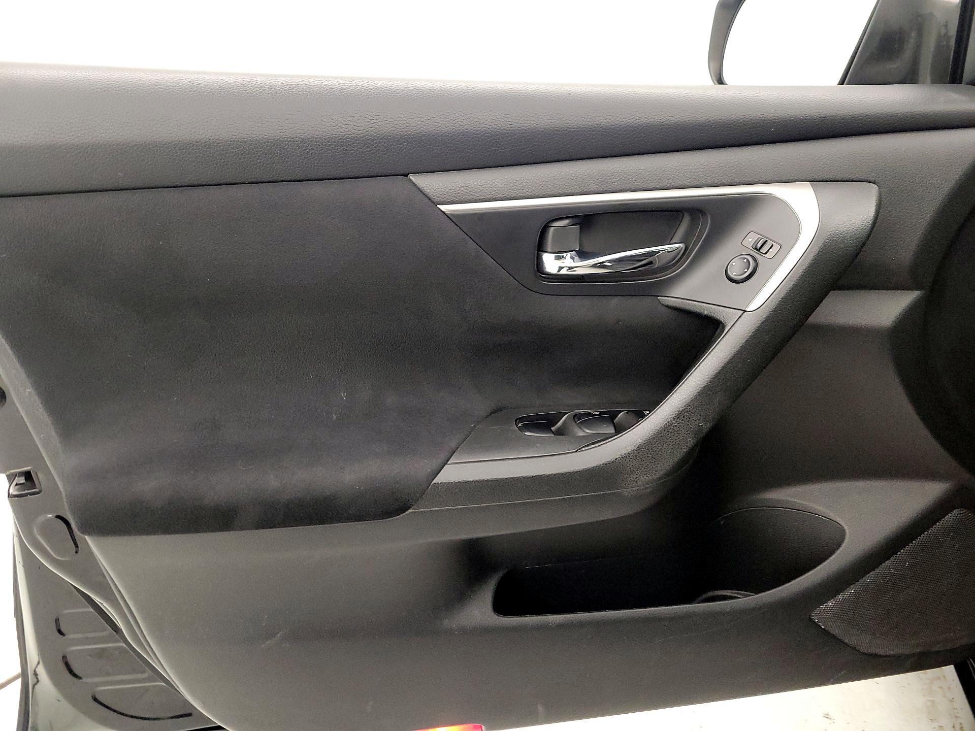 Thumbnail: 2015 Nissan Altima - 12