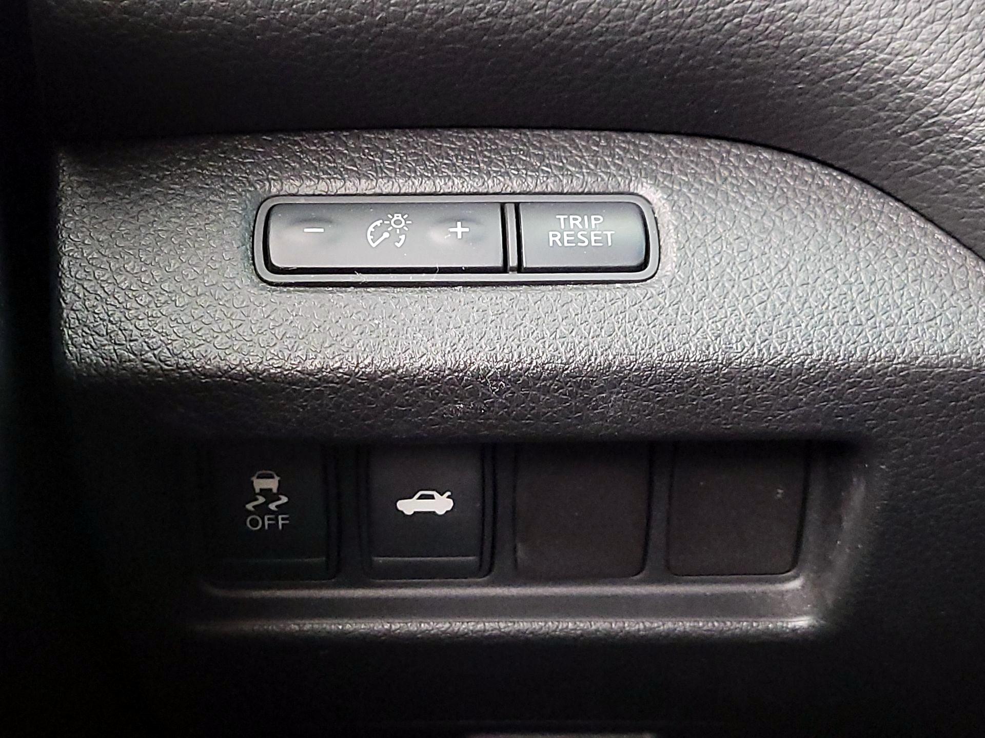 Thumbnail: 2015 Nissan Altima - 13