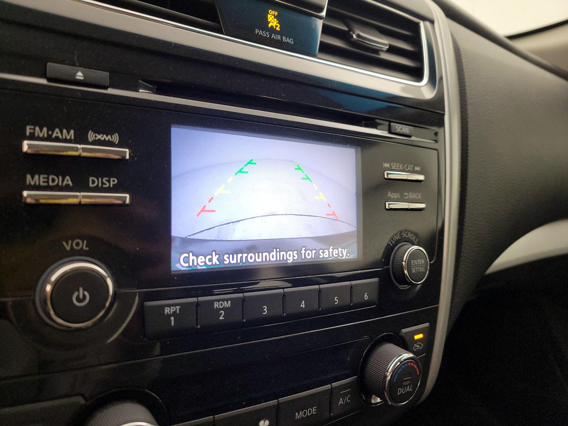 Thumbnail: 2015 Nissan Altima - 14