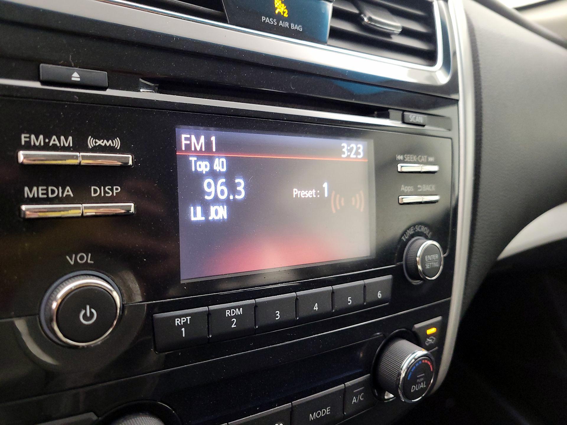 Thumbnail: 2015 Nissan Altima - 15