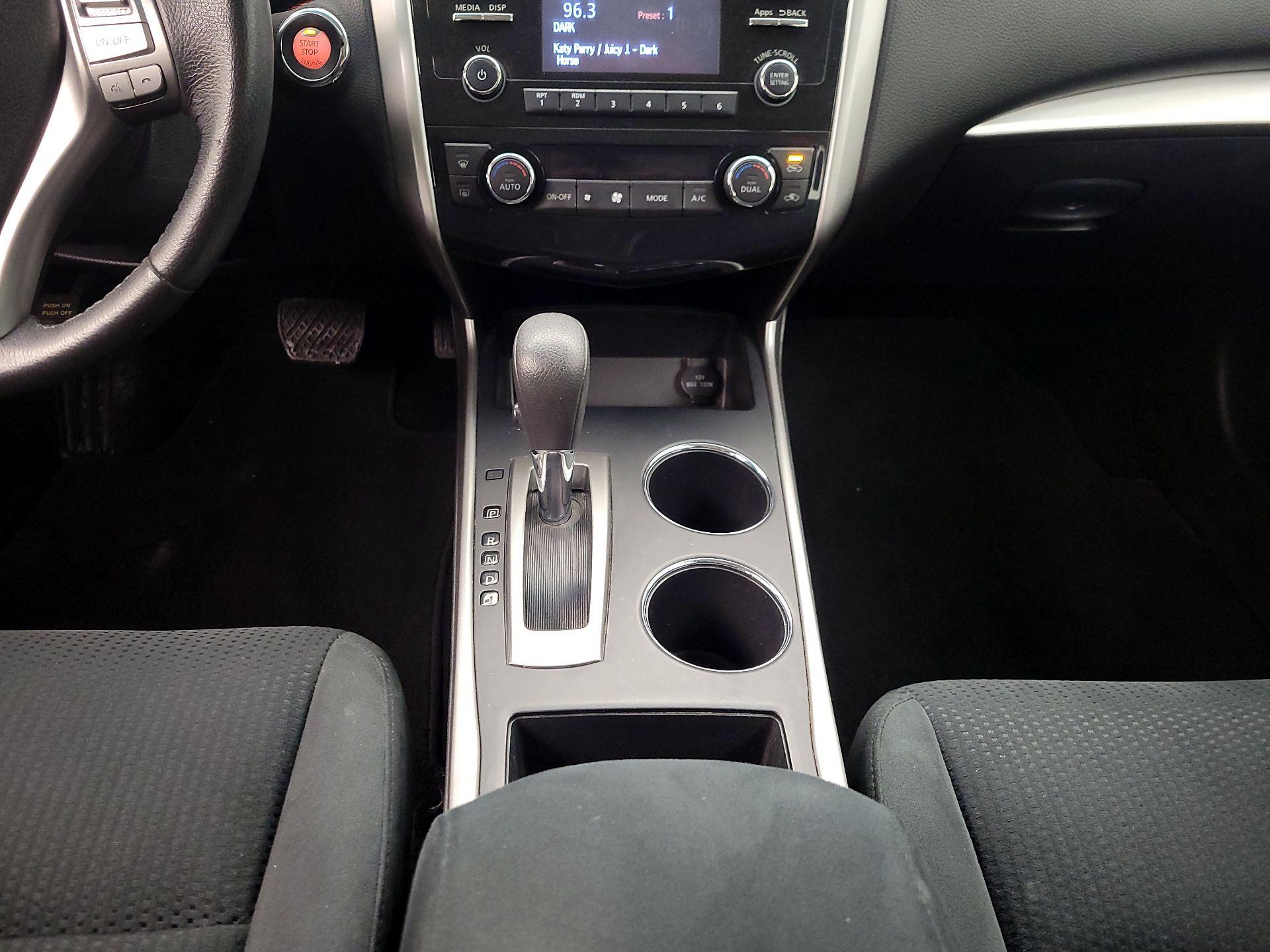 Thumbnail: 2015 Nissan Altima - 17