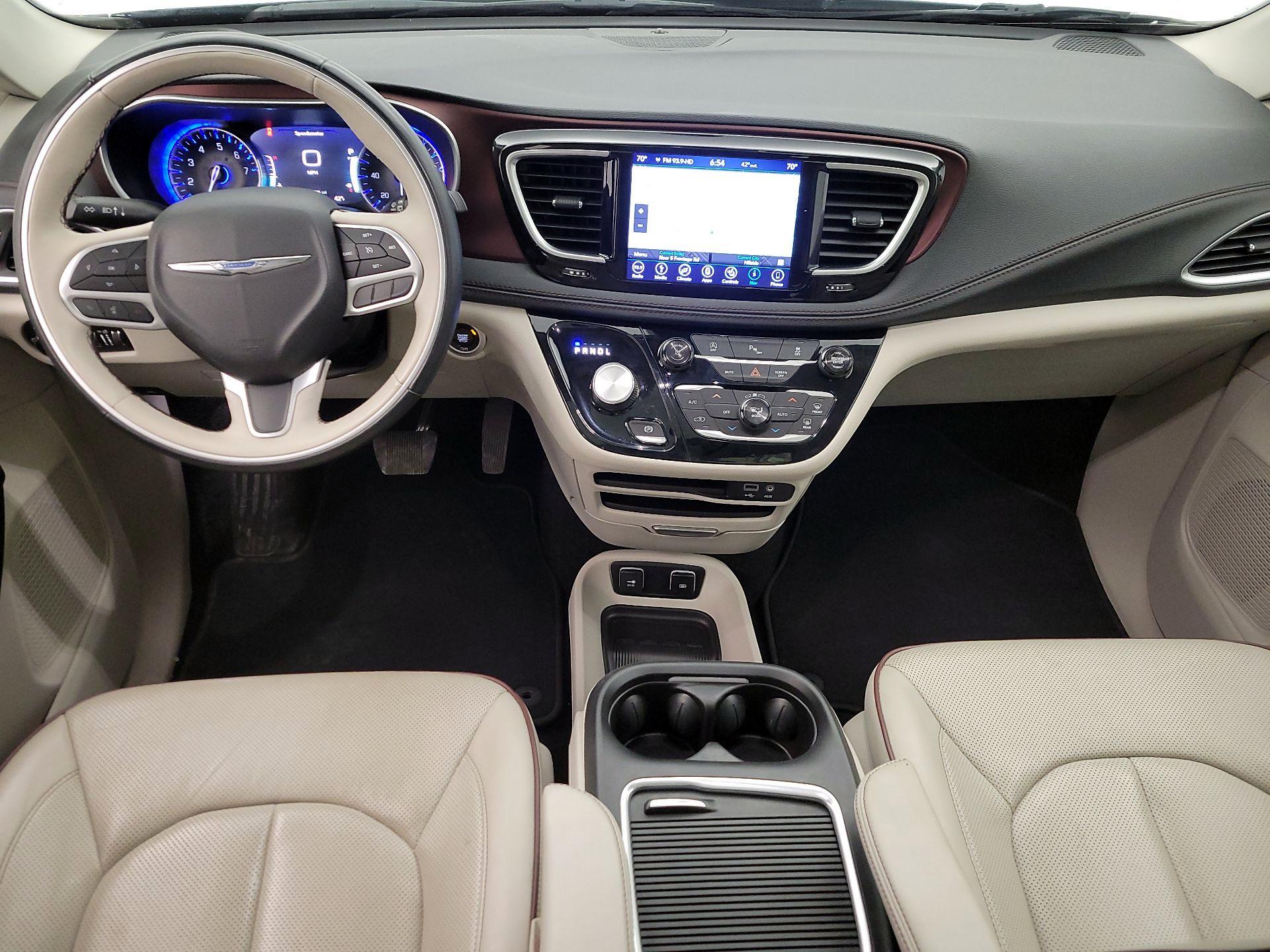 Thumbnail: 2018 Chrysler Pacifica - 9