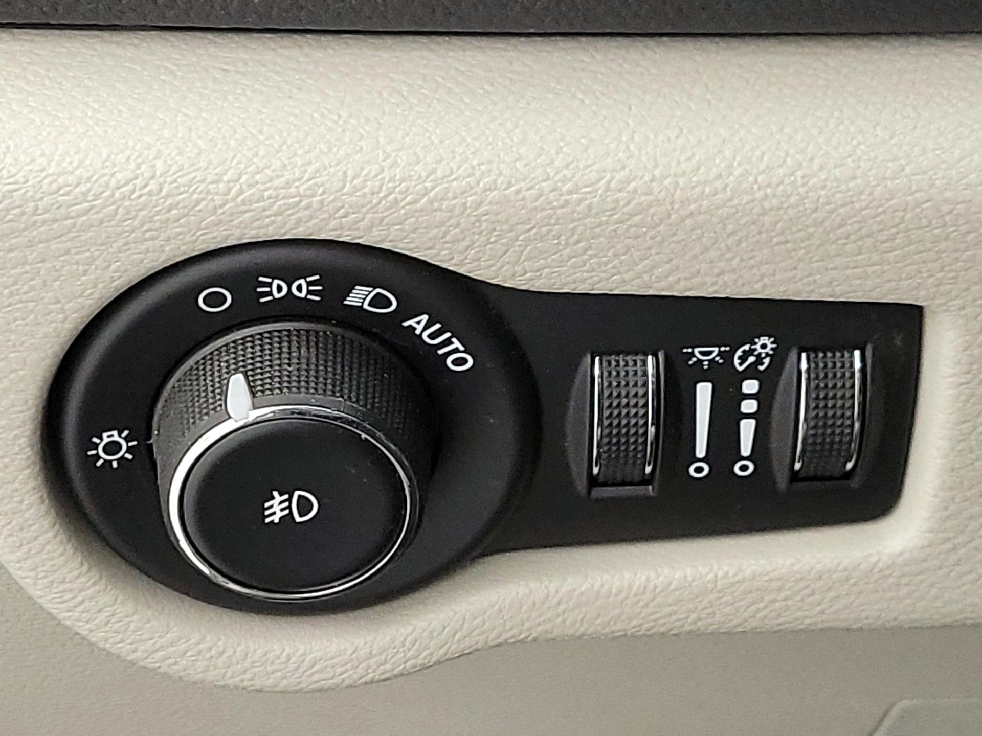 Thumbnail: 2018 Chrysler Pacifica - 13