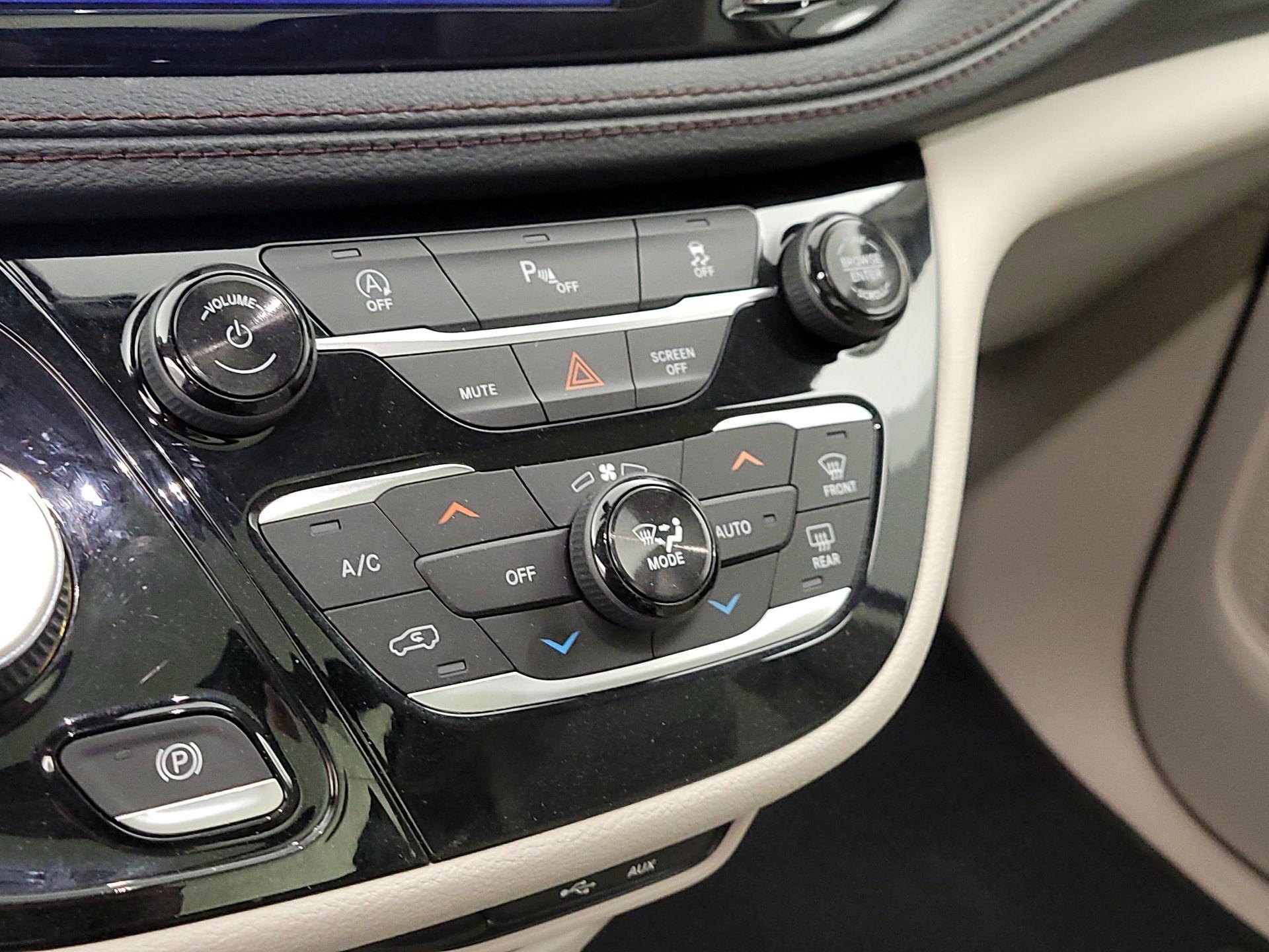 Thumbnail: 2018 Chrysler Pacifica - 17