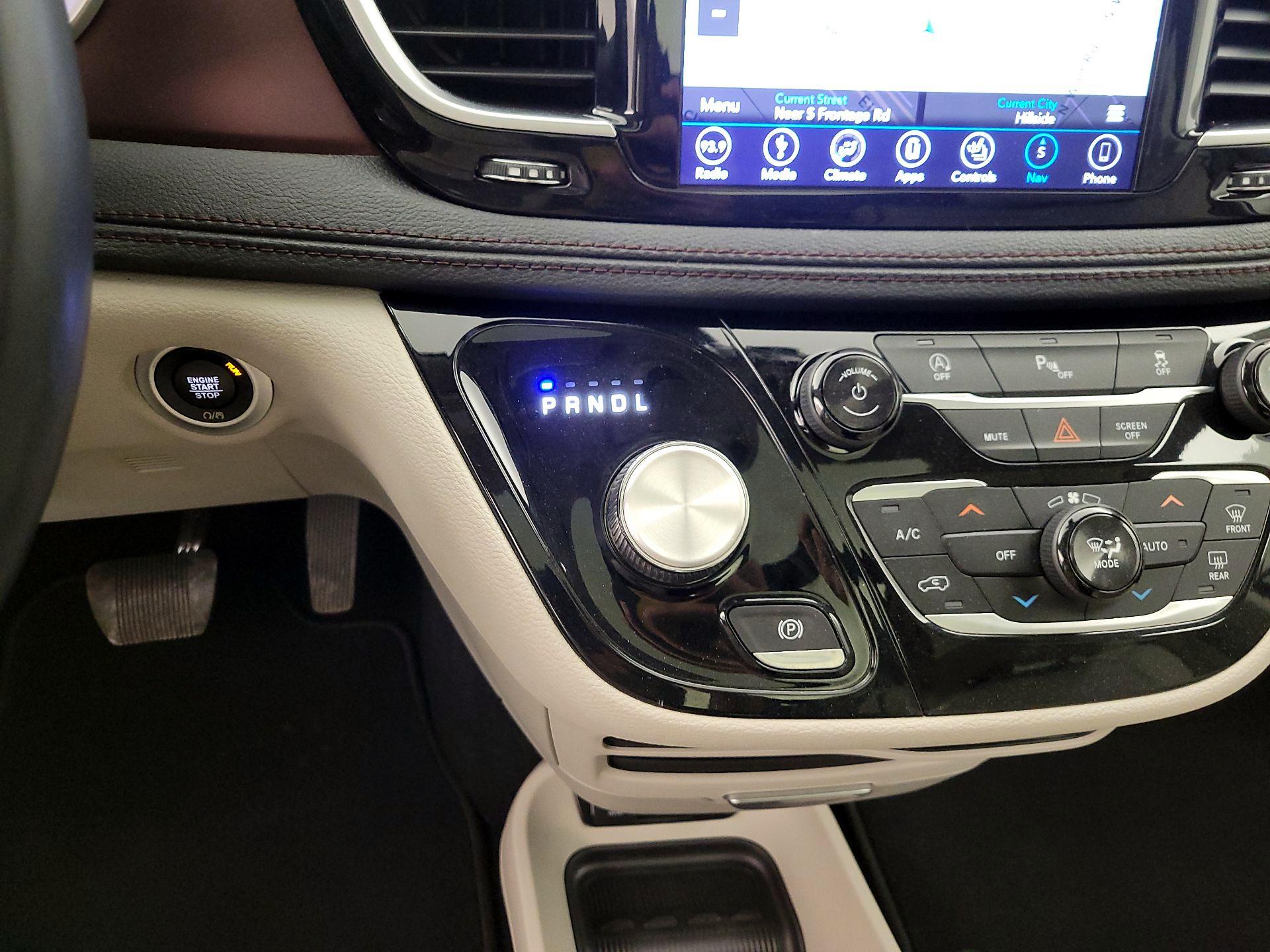 Thumbnail: 2018 Chrysler Pacifica - 18