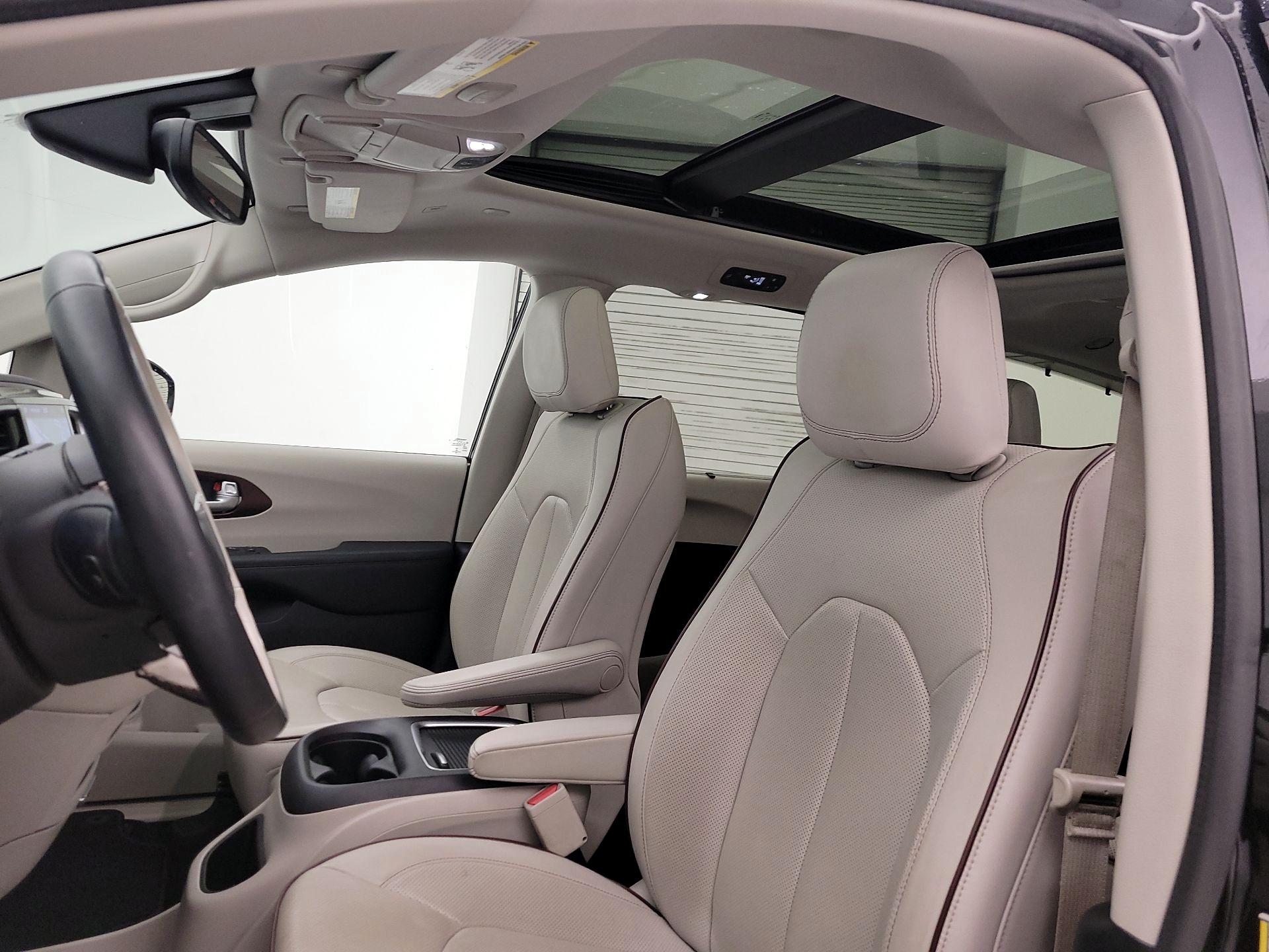 Thumbnail: 2018 Chrysler Pacifica - 20