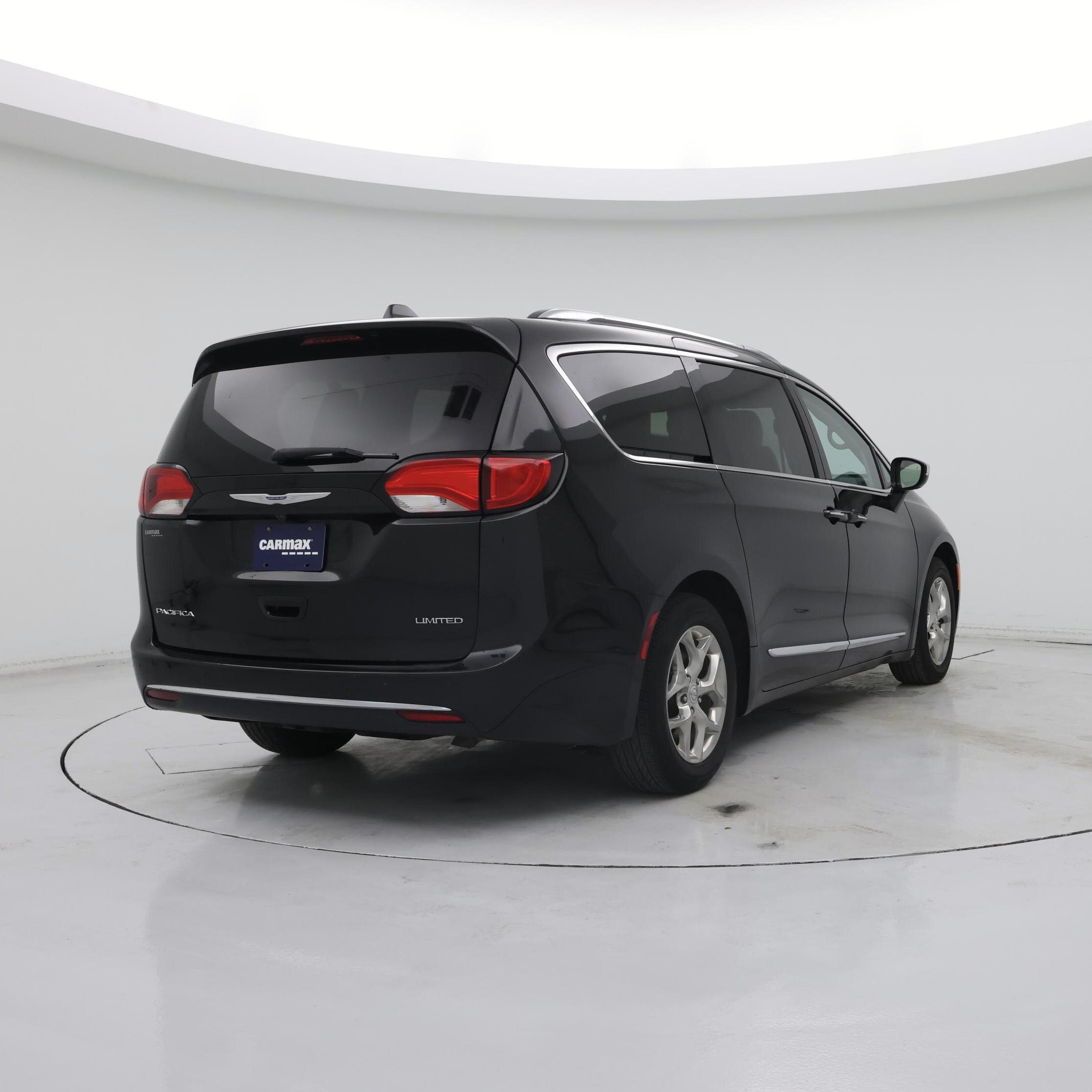 Thumbnail: 2018 Chrysler Pacifica - 8