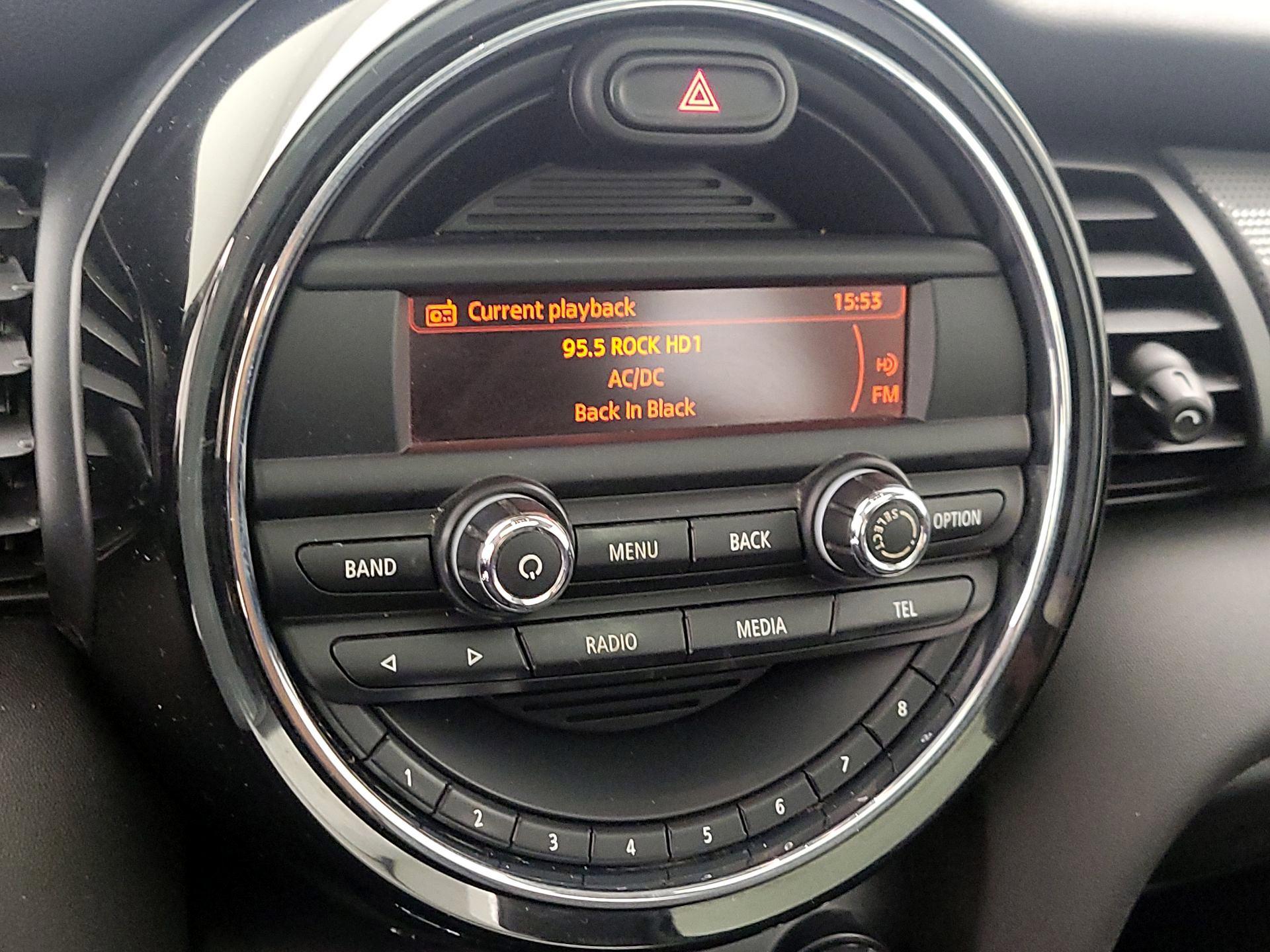 Thumbnail: 2015 MINI Cooper Hardtop - 14