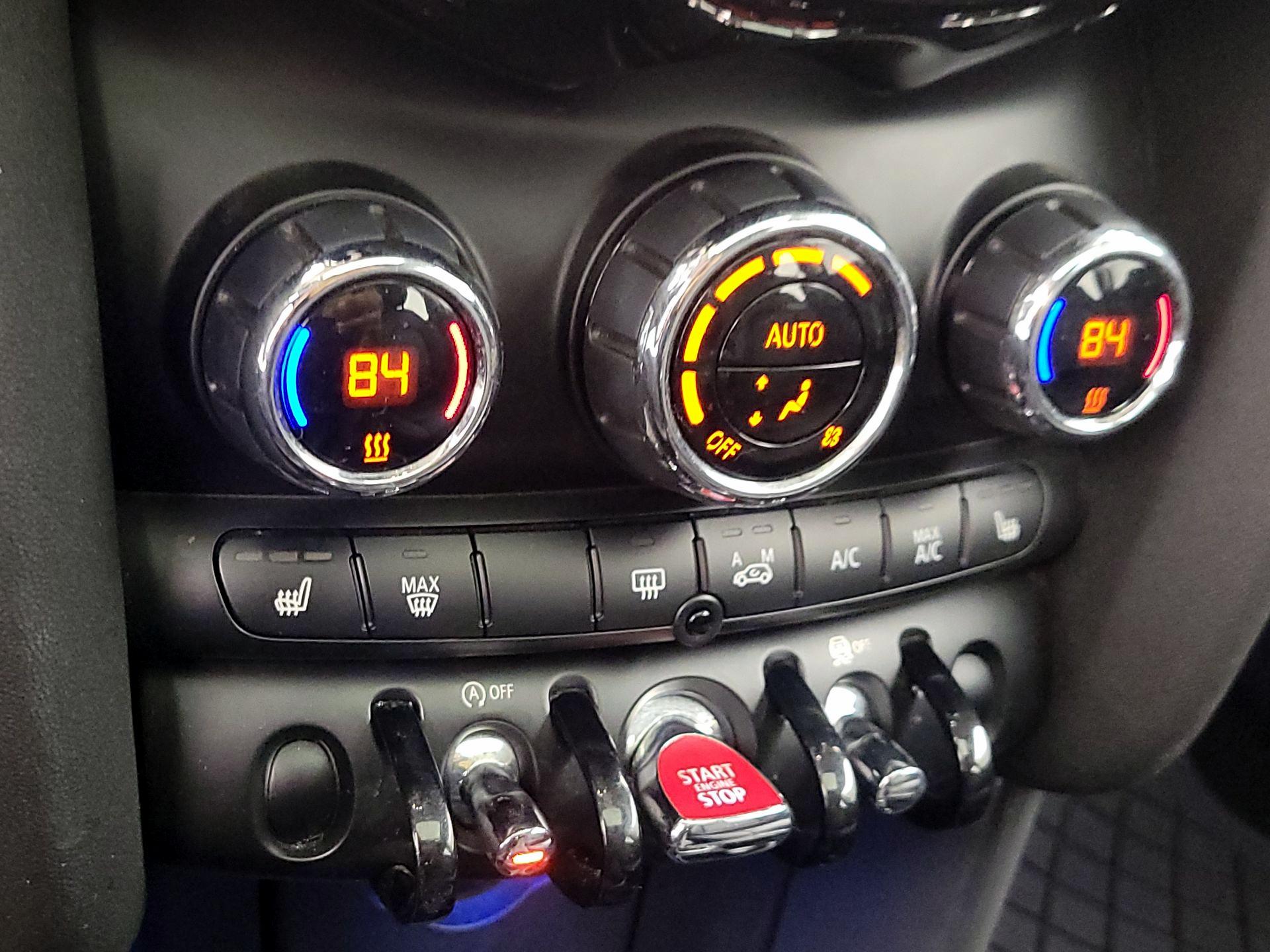 Thumbnail: 2015 MINI Cooper Hardtop - 15