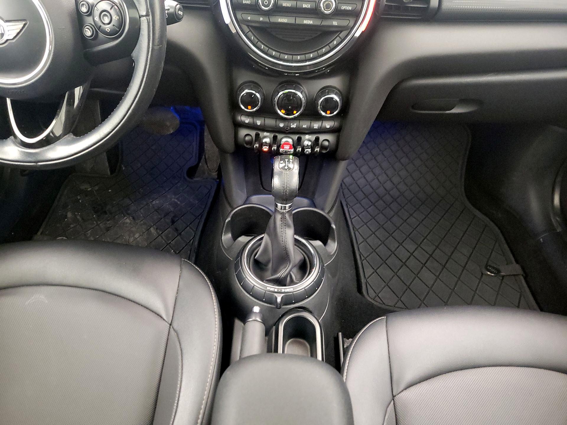 Thumbnail: 2015 MINI Cooper Hardtop - 16