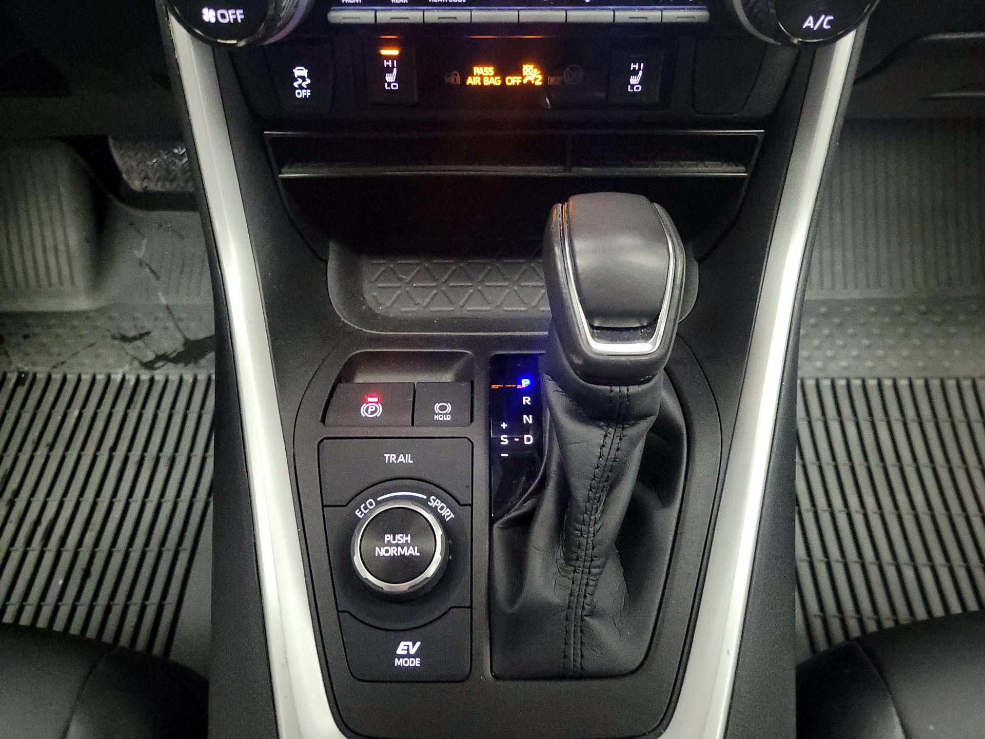 Thumbnail: 2023 Toyota RAV4 - 17