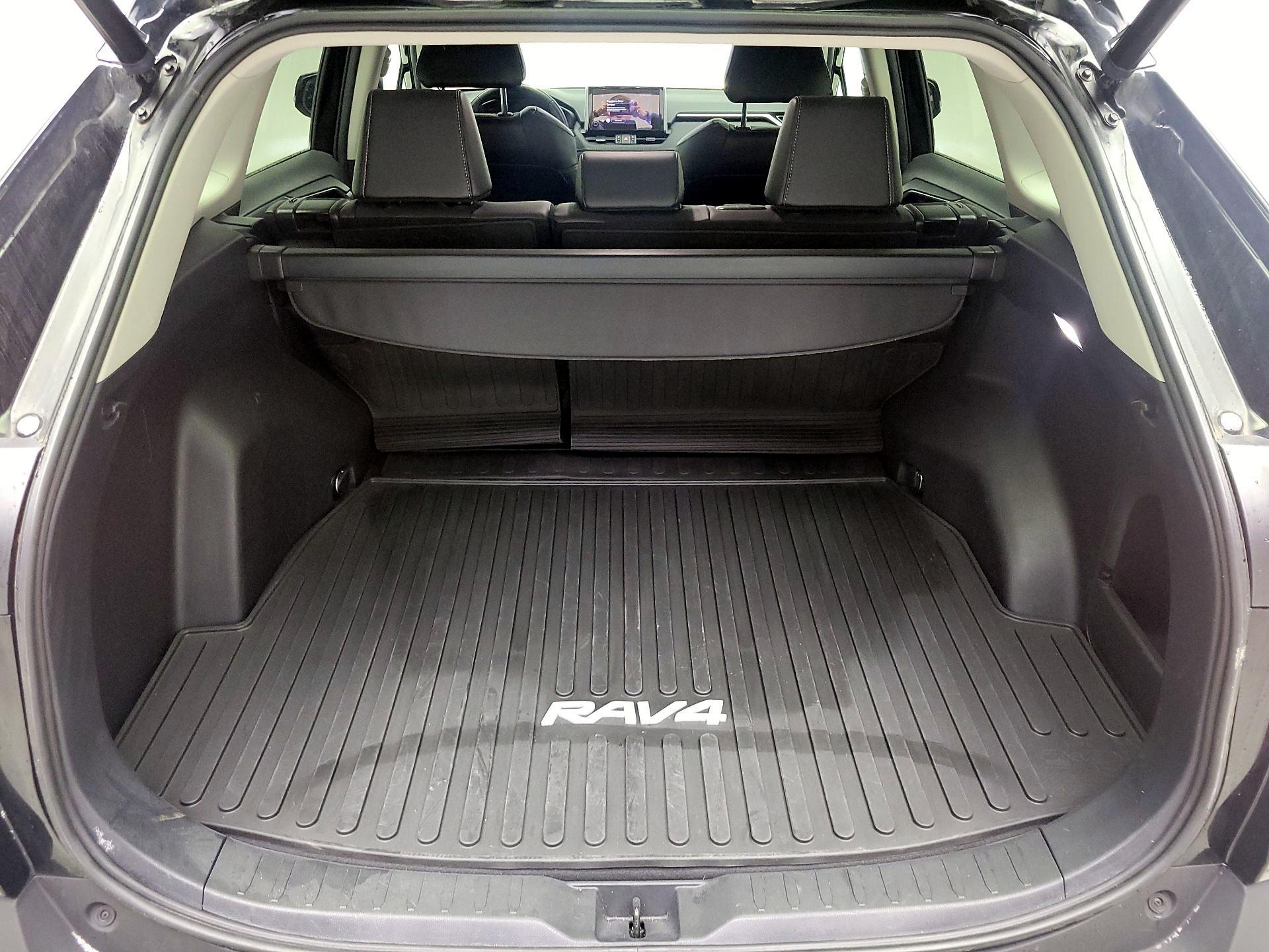 Thumbnail: 2023 Toyota RAV4 - 20