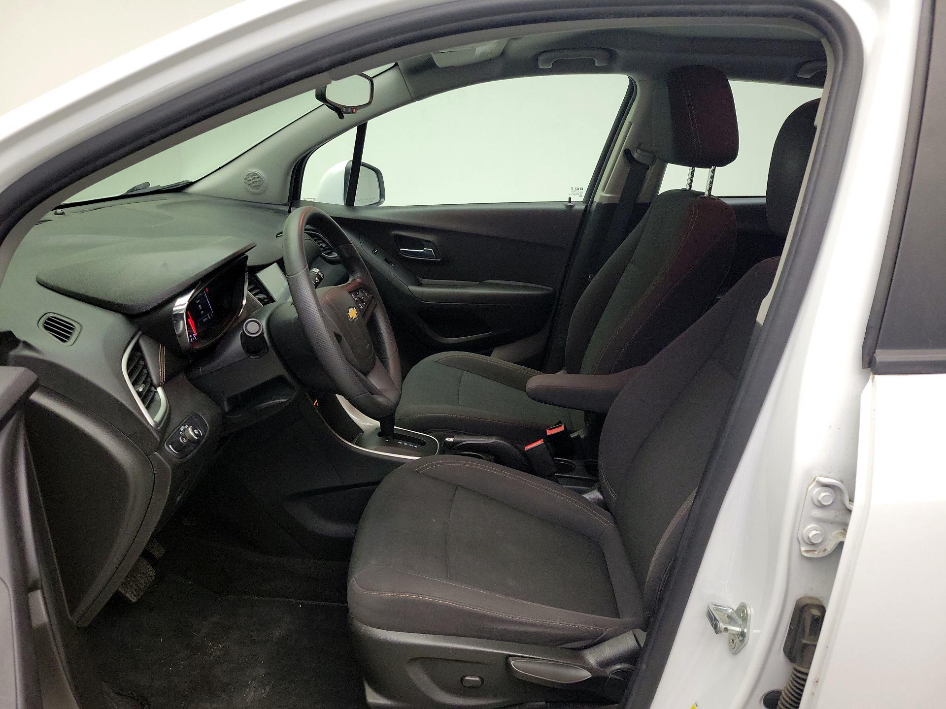 Thumbnail: 2017 Chevrolet Trax - 11