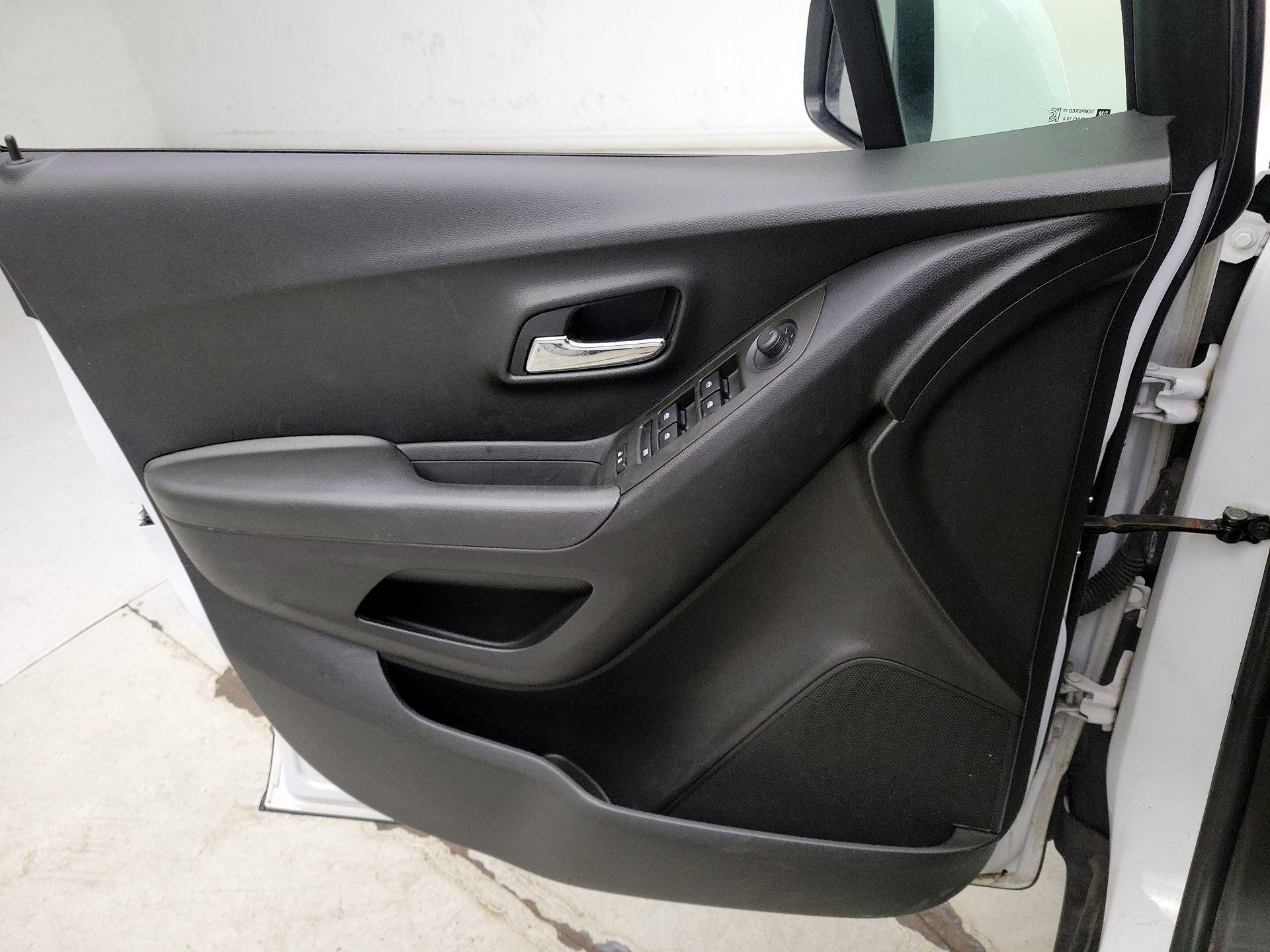 Thumbnail: 2017 Chevrolet Trax - 12