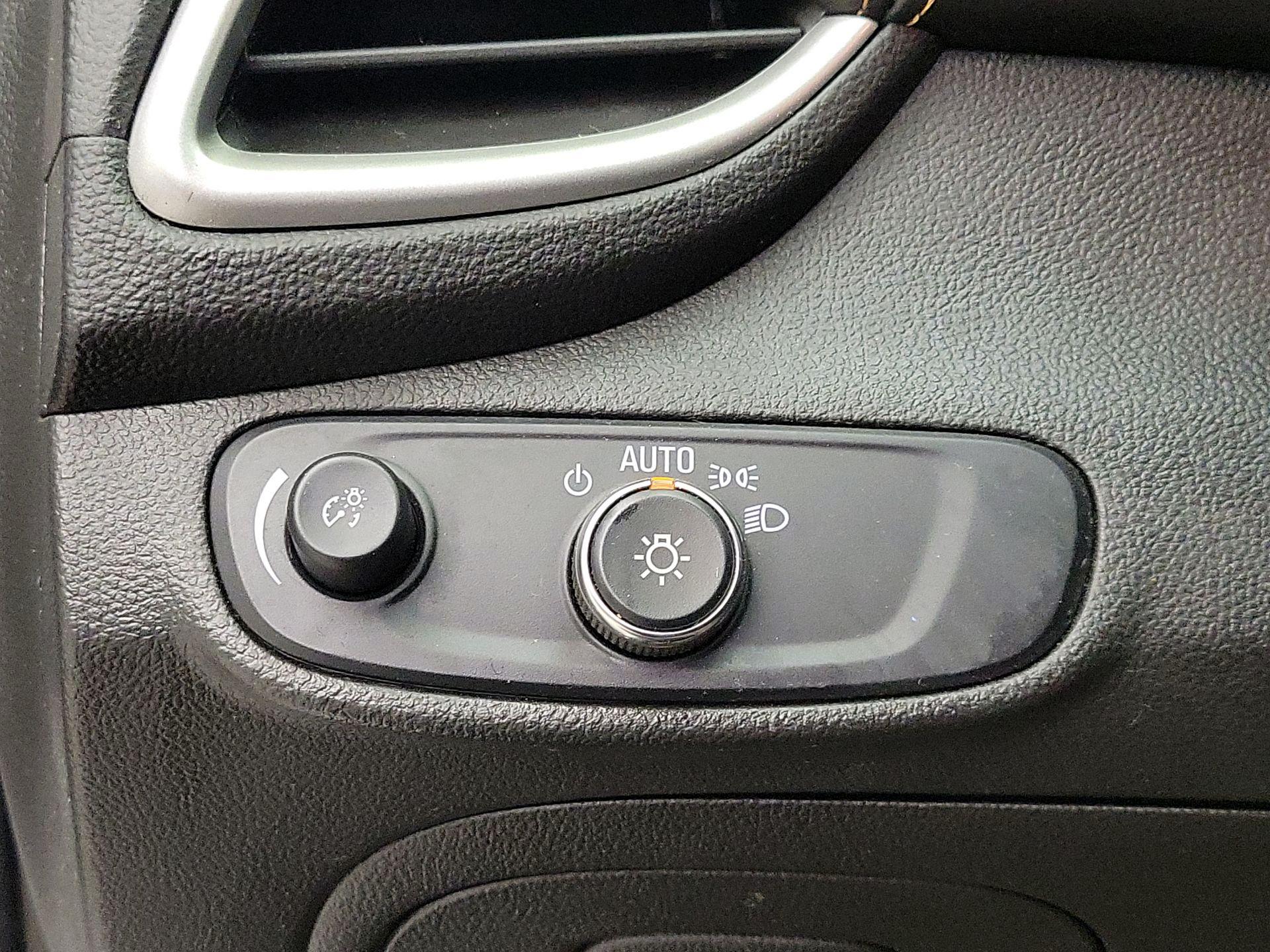 Thumbnail: 2017 Chevrolet Trax - 13