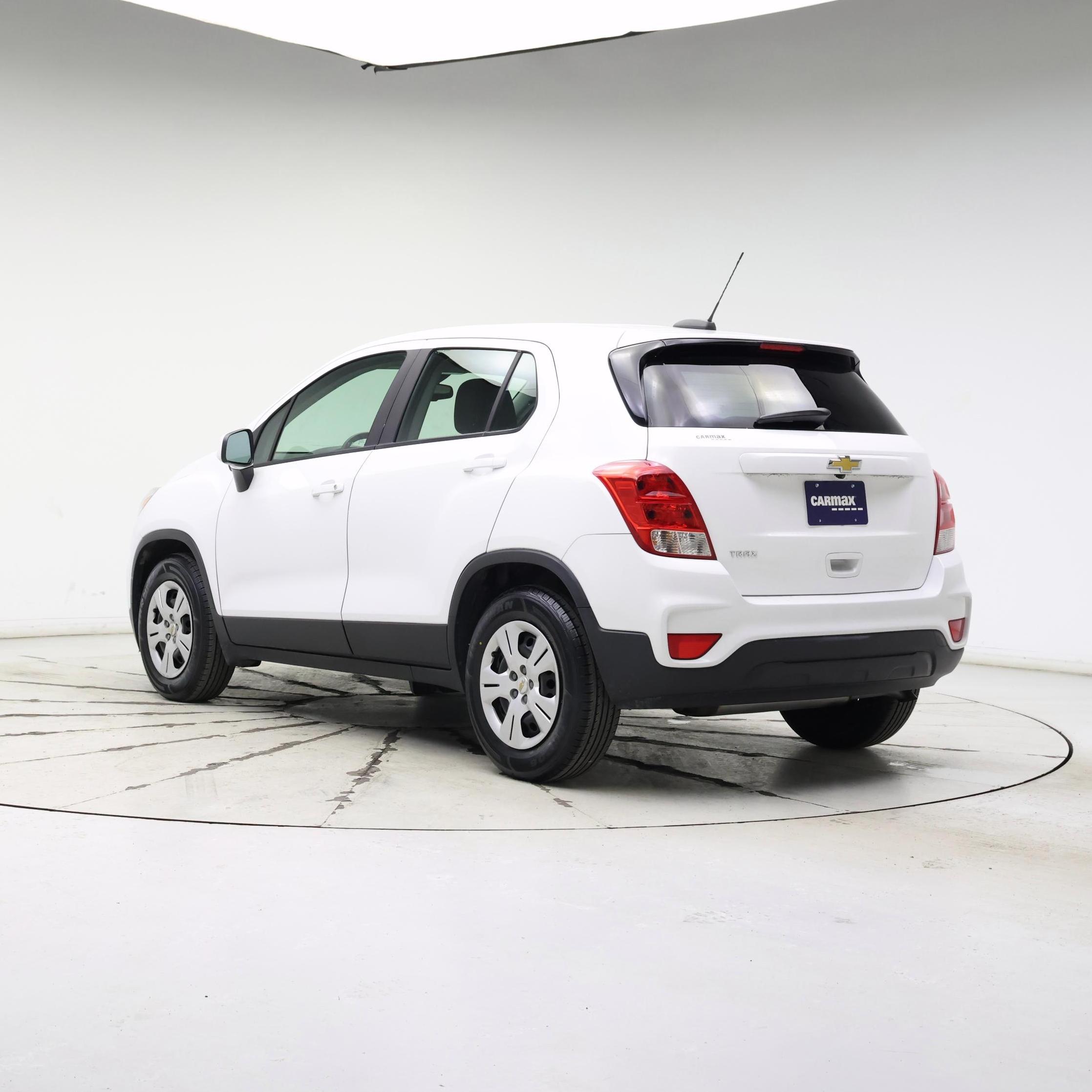 Thumbnail: 2017 Chevrolet Trax - 2