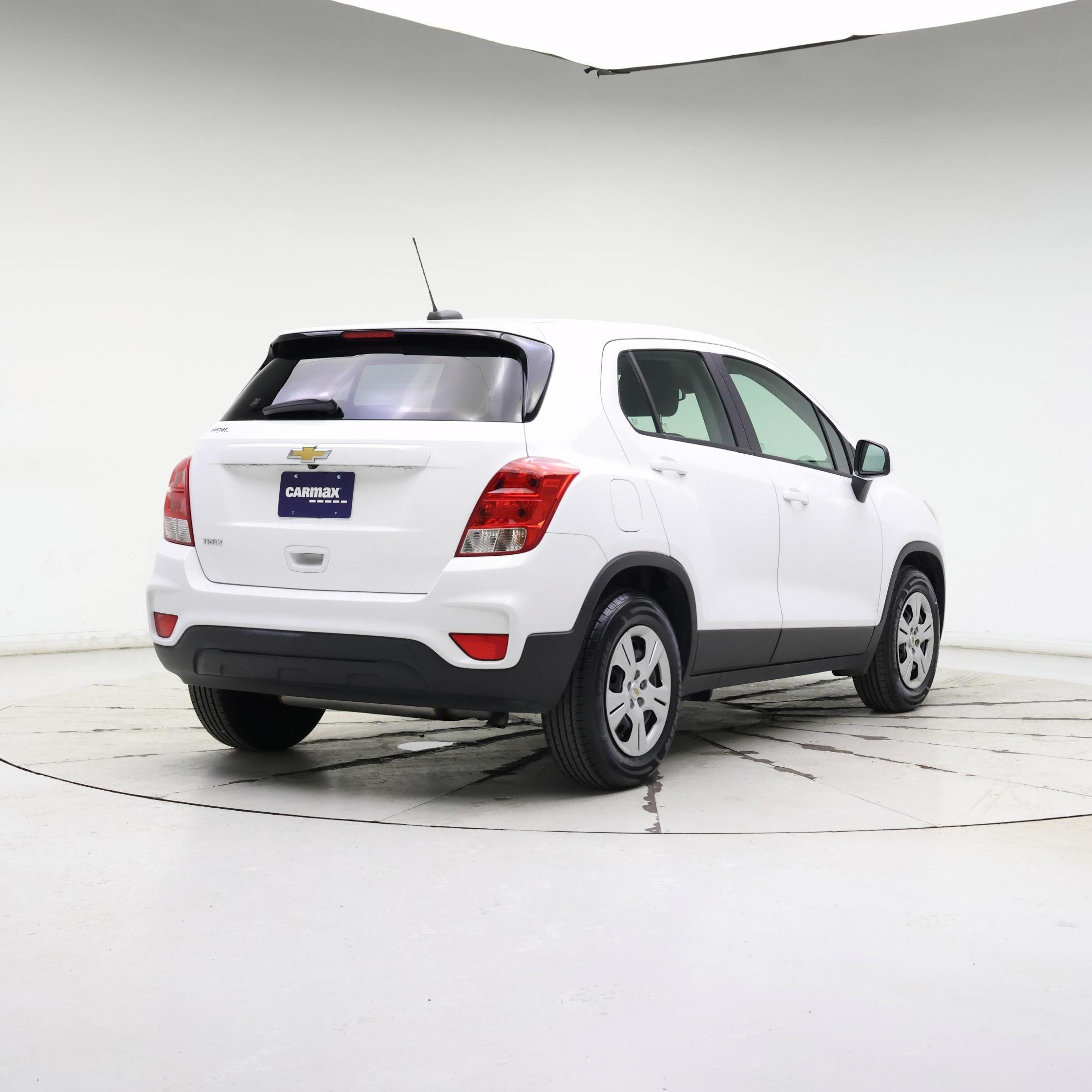 Thumbnail: 2017 Chevrolet Trax - 8