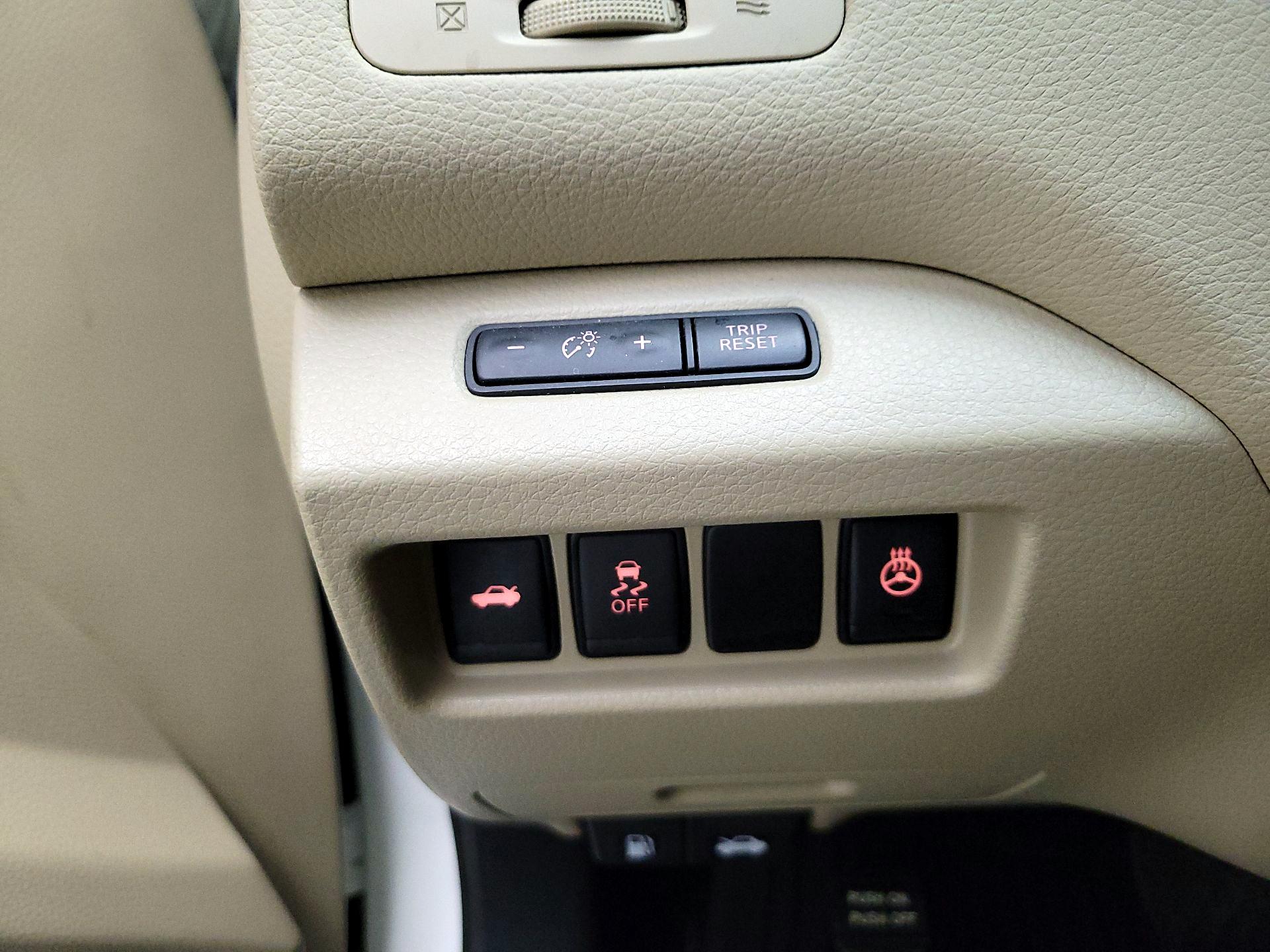 Thumbnail: 2017 Nissan Altima - 13