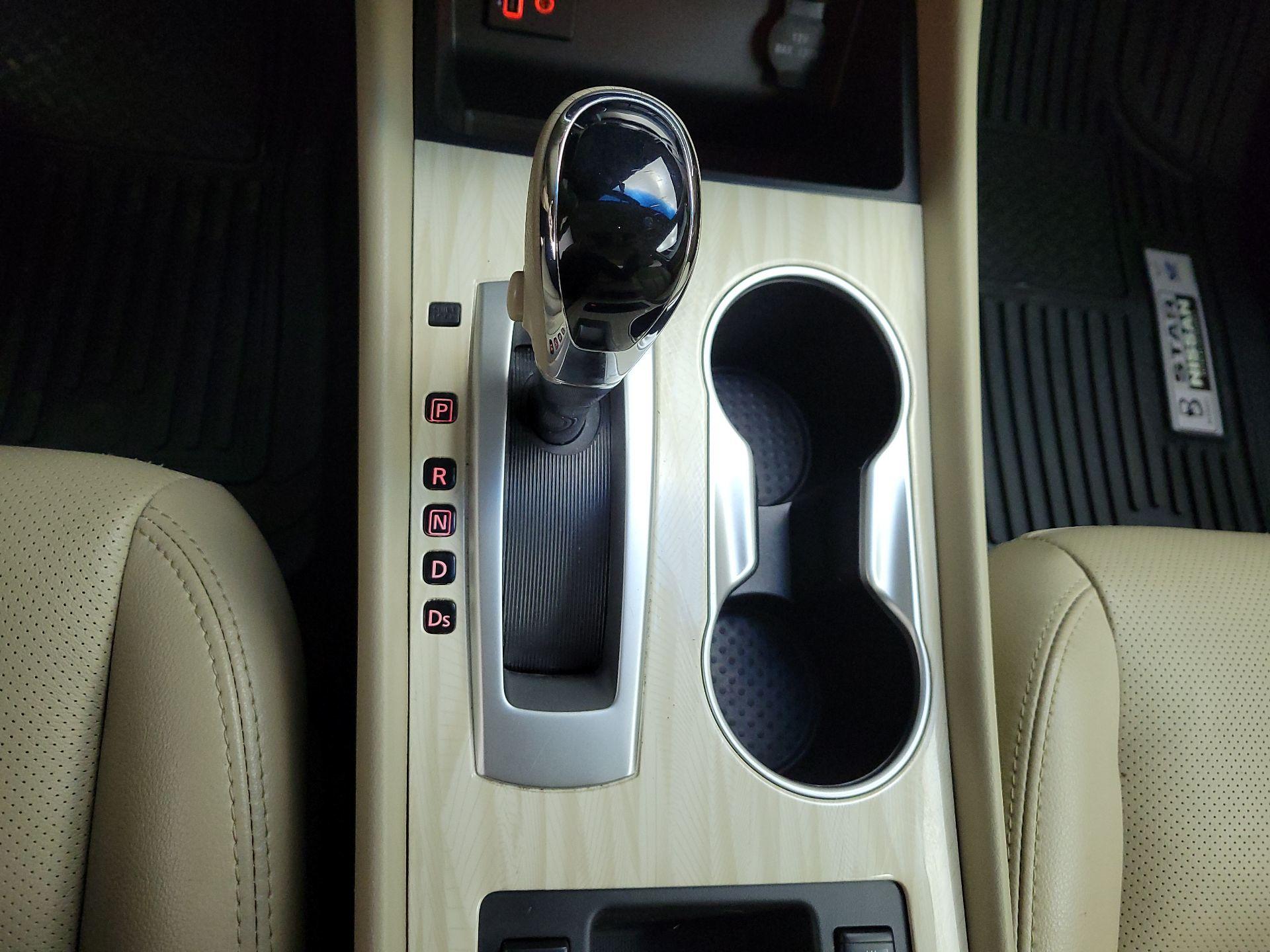 Thumbnail: 2017 Nissan Altima - 17