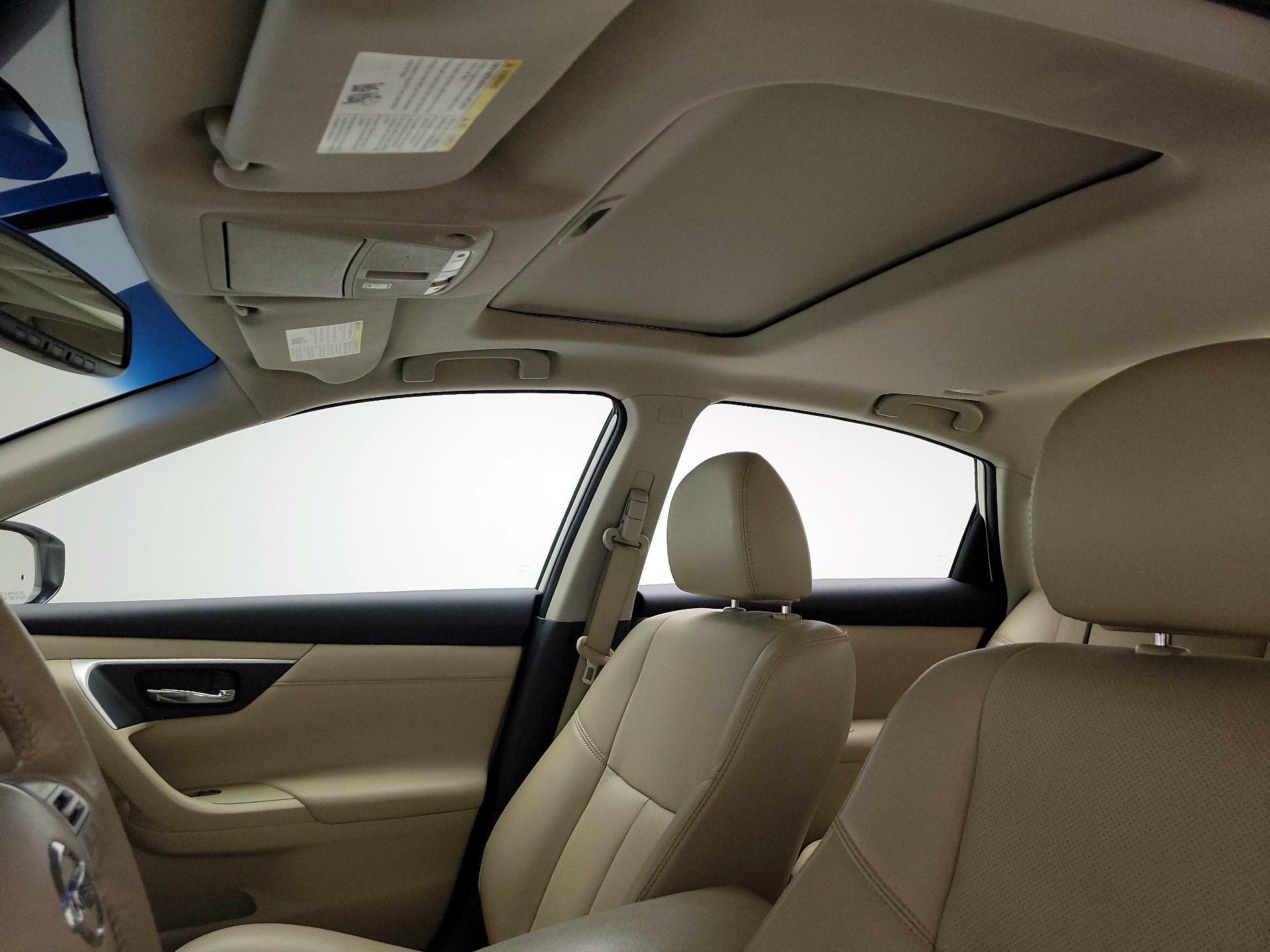 Thumbnail: 2017 Nissan Altima - 19