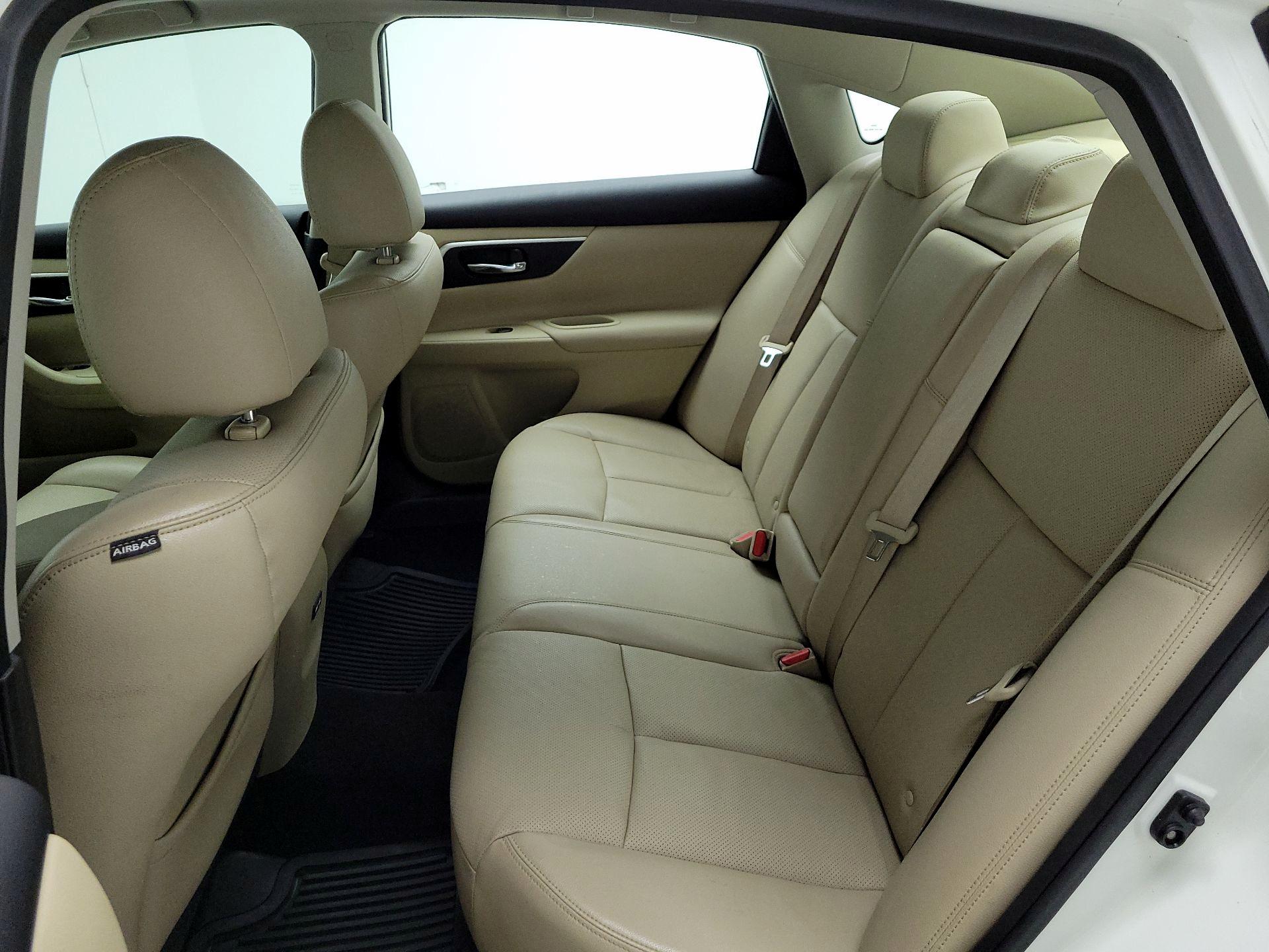 Thumbnail: 2017 Nissan Altima - 20