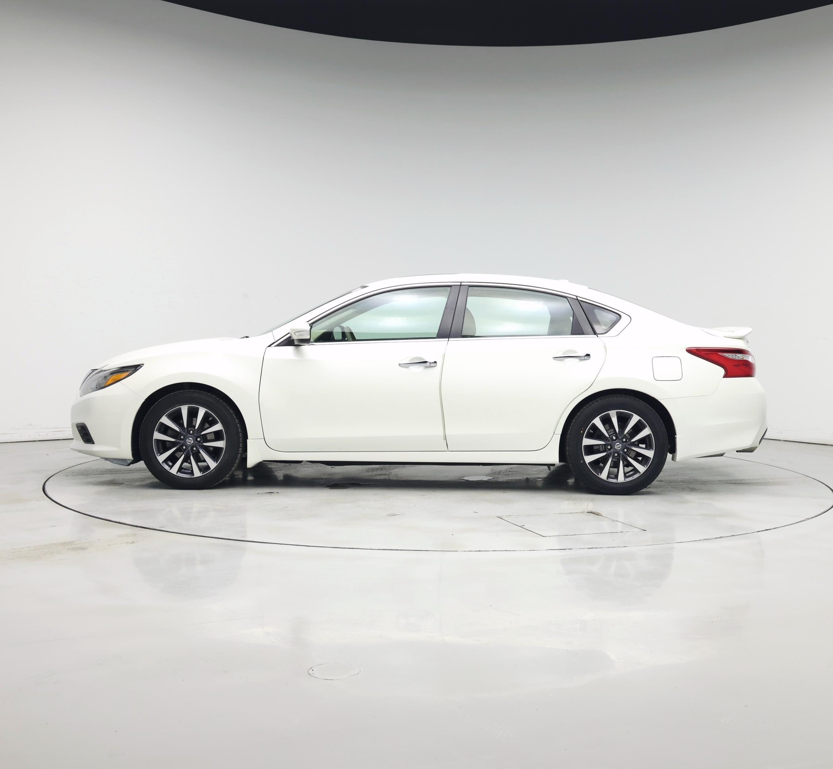 Thumbnail: 2017 Nissan Altima - 3