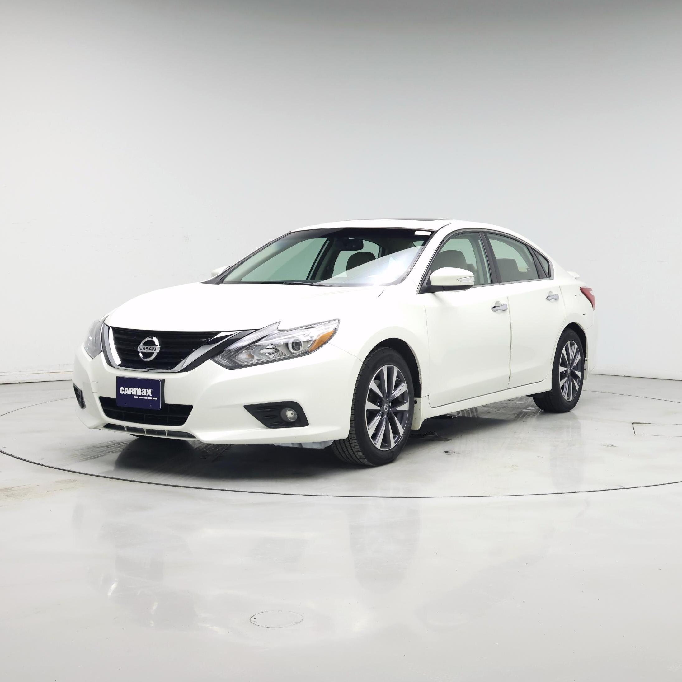 Thumbnail: 2017 Nissan Altima - 4