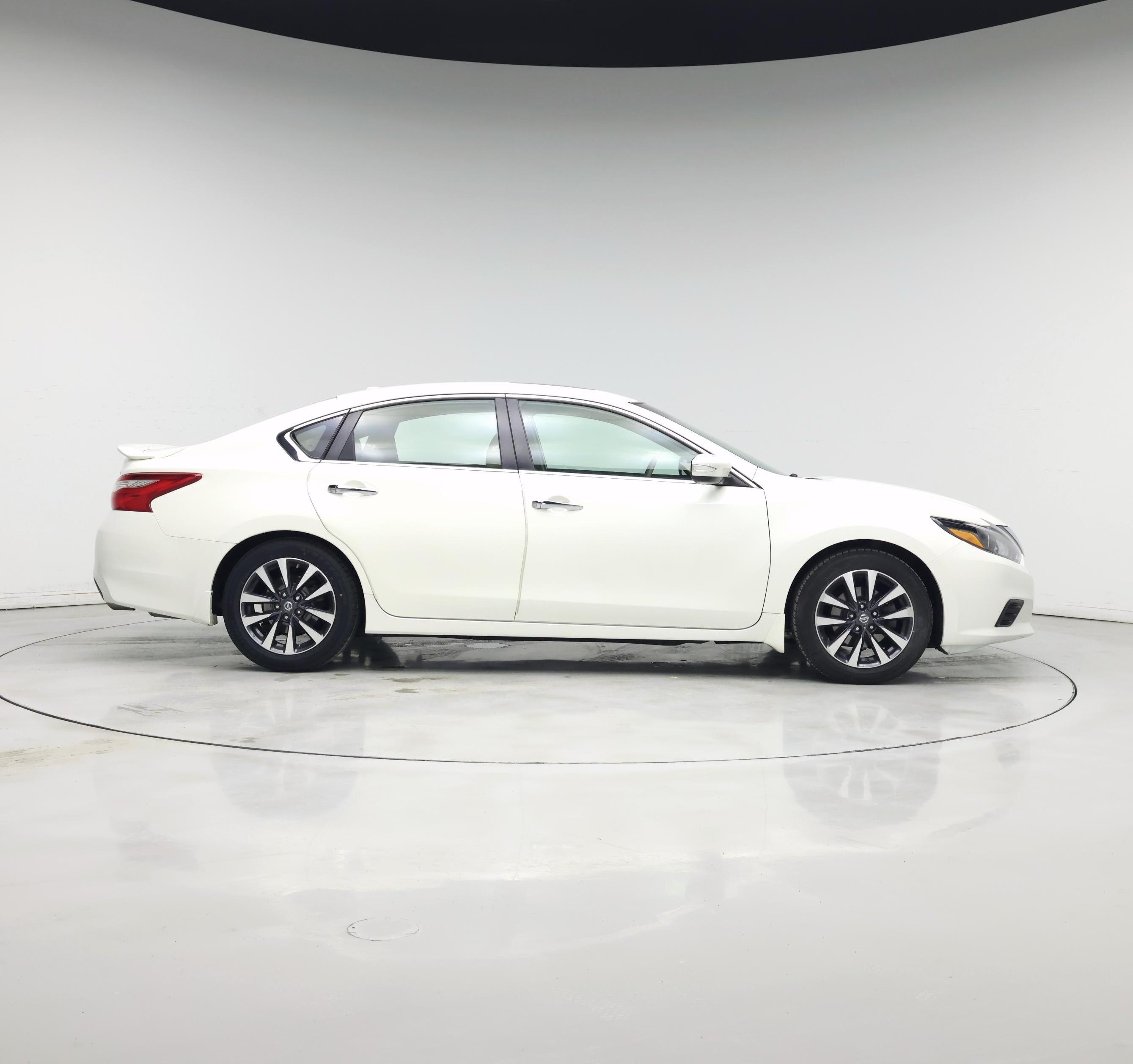 Thumbnail: 2017 Nissan Altima - 7