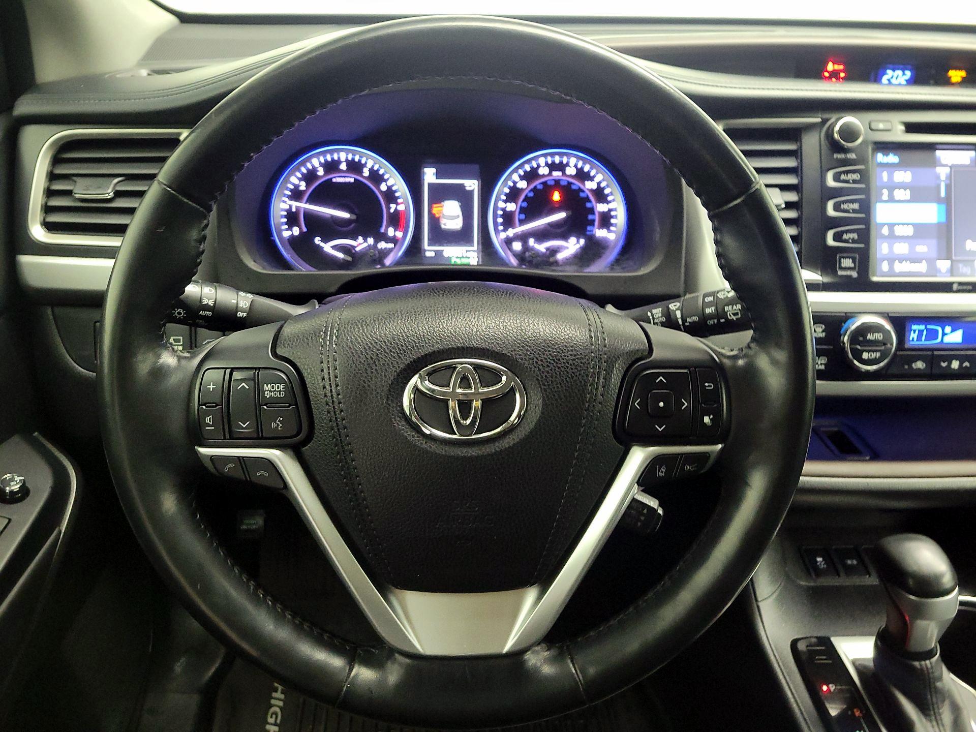 Thumbnail: 2017 Toyota Highlander - 10